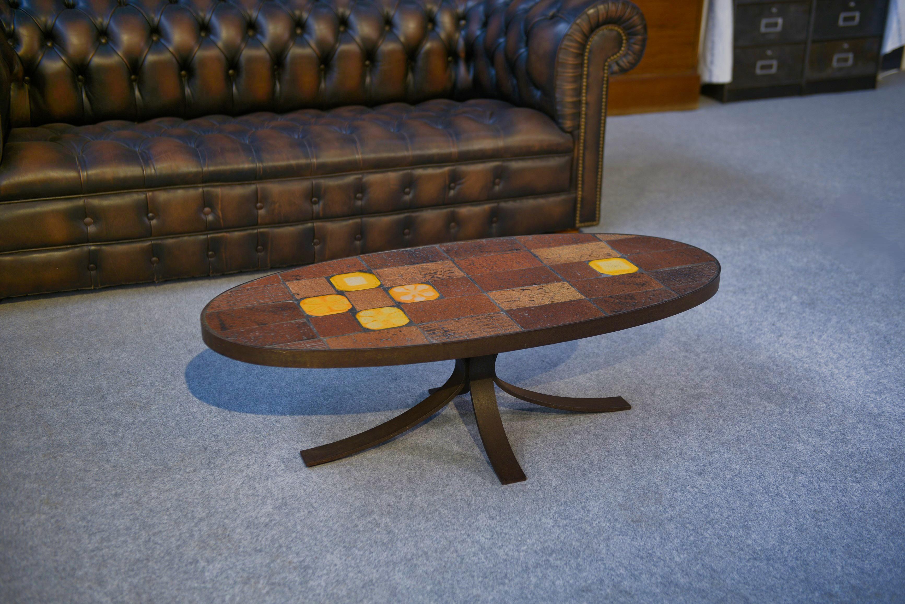 Table Basse en Pierre de Lave et Céramique par Jean Jaffeux 1960 - 1970 Francés en venta