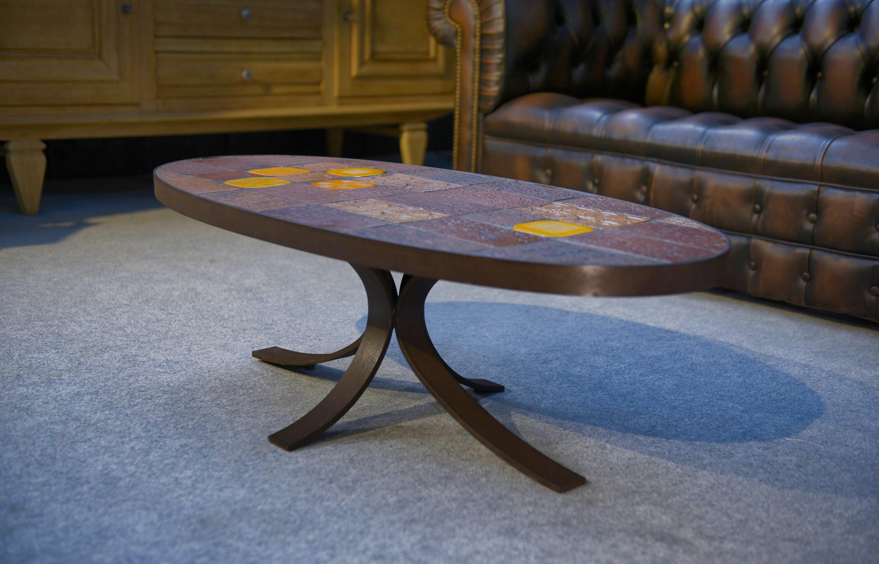 Table Basse en Pierre de Lave et Céramique par Jean Jaffeux 1960 - 1970 en Bueno estado para la venta en TOURCOING, FR