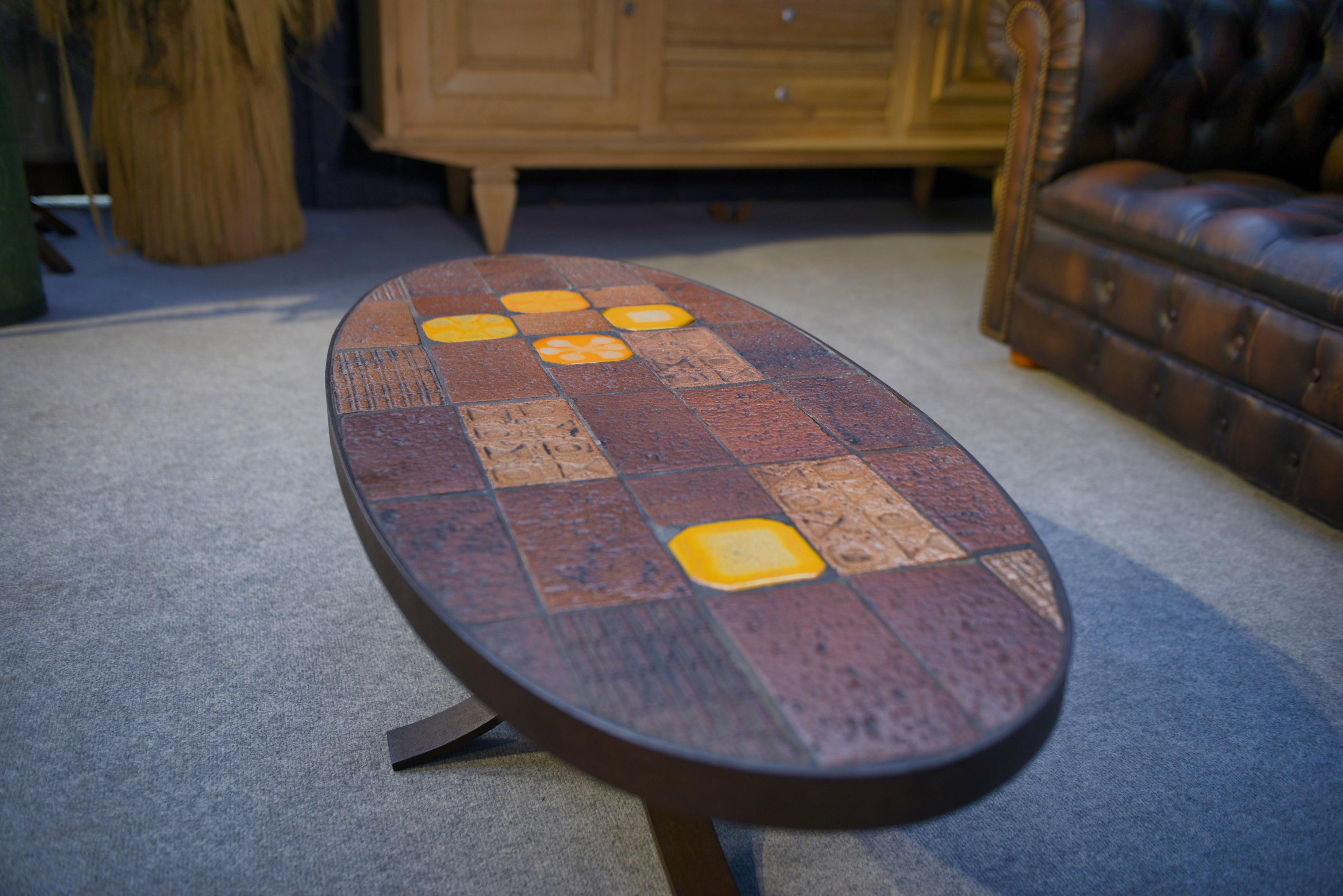 Table Basse en Pierre de Lave et Céramique par Jean Jaffeux 1960 - 1970 en venta 1