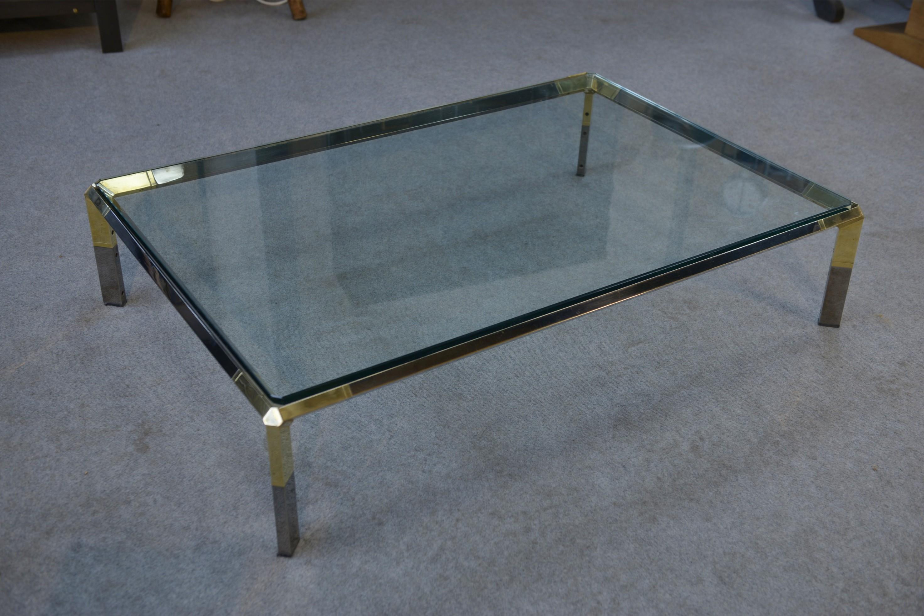 Table basse en verre et métal chromé par Philippe Parent Frankreich 1970er Jahre im Angebot 4