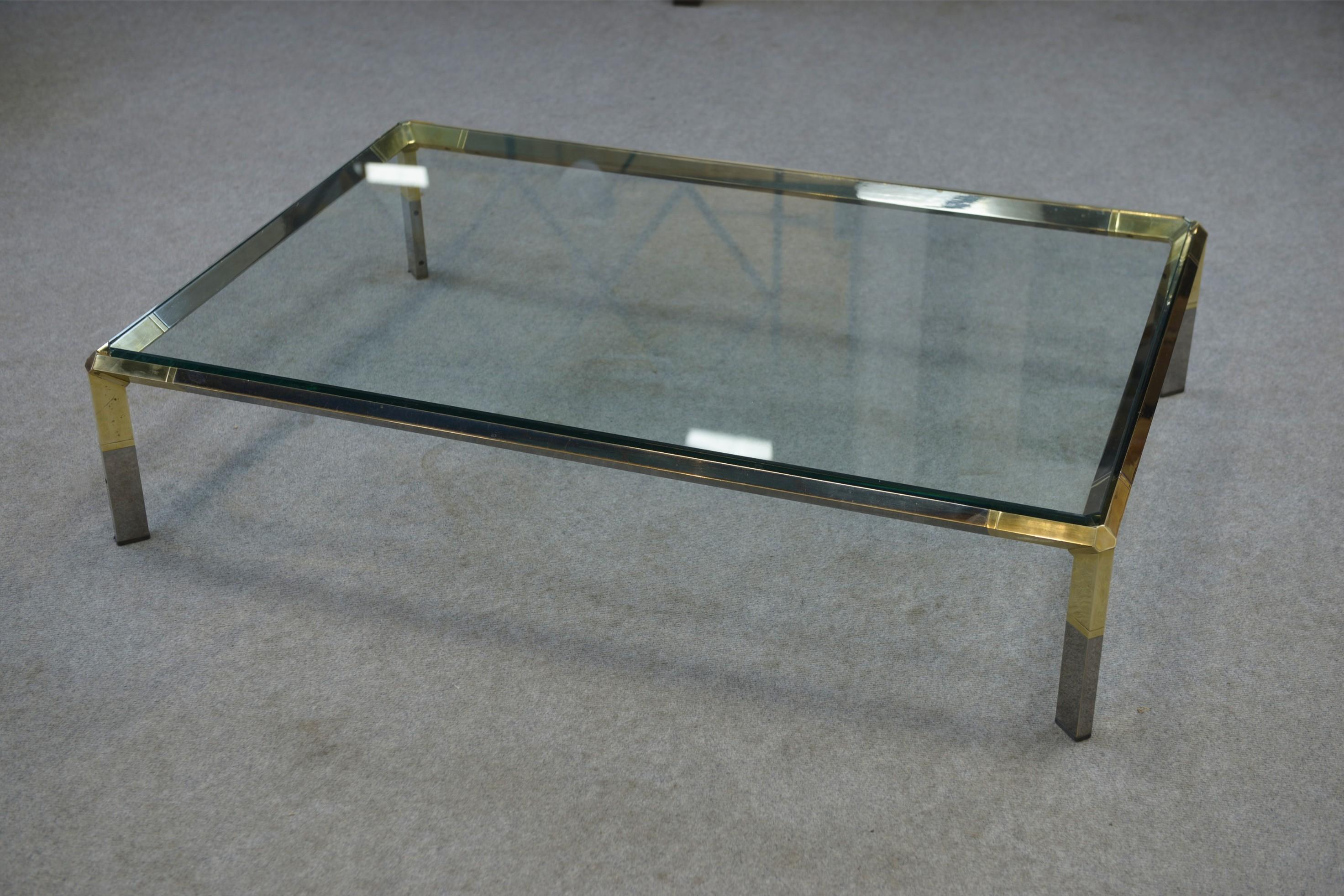 Table basse en verre et métal chromé par Philippe Parent Frankreich 1970er Jahre im Angebot 6