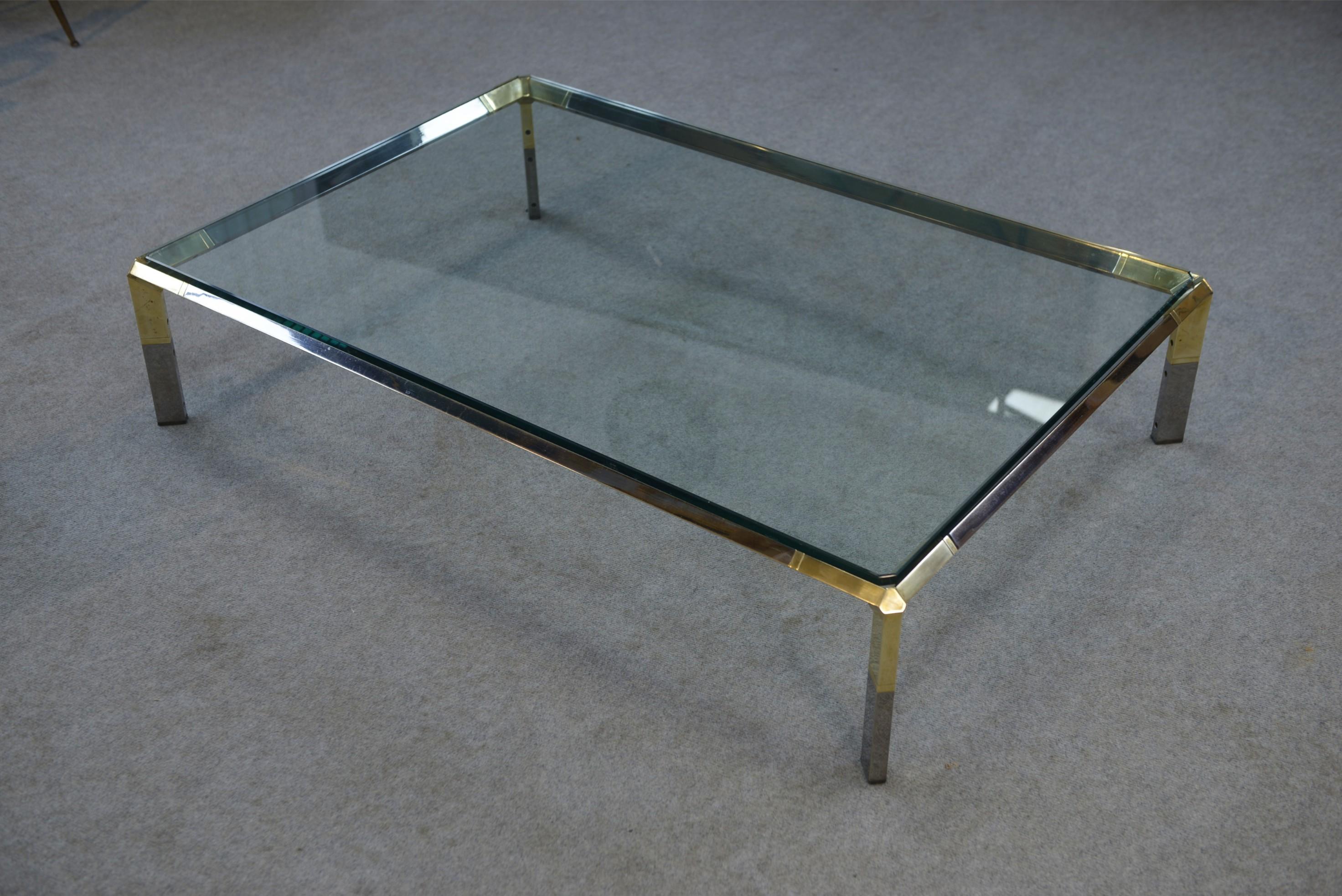 Table basse en verre et métal chromé par Philippe Parent Frankreich 1970er Jahre im Zustand „Gut“ im Angebot in TOURCOING, FR