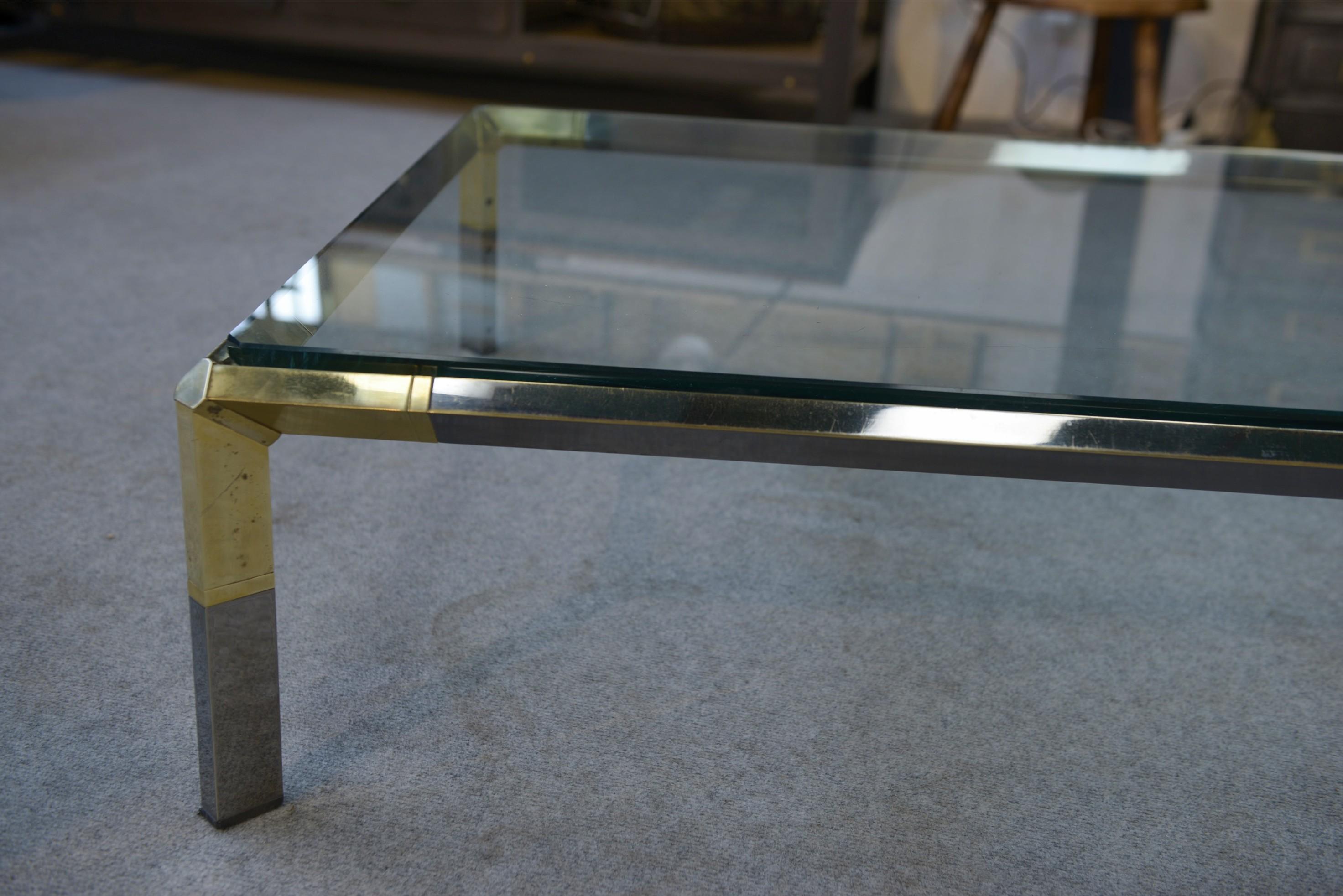 Table basse en verre et métal chromé par Philippe Parent Frankreich 1970er Jahre im Angebot 1