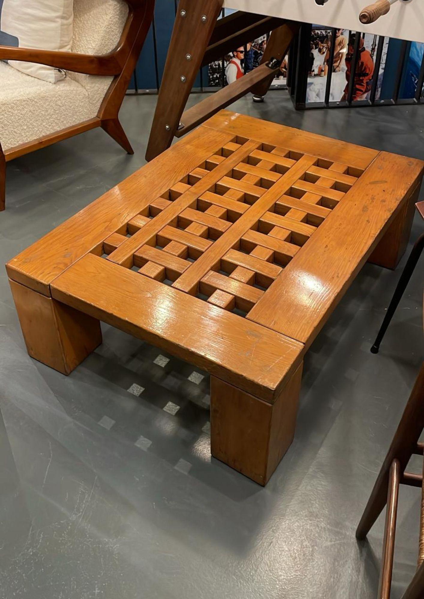 Tavolino in pino massiccio di designer anonimo di 34,5 x 105 x 75 cm