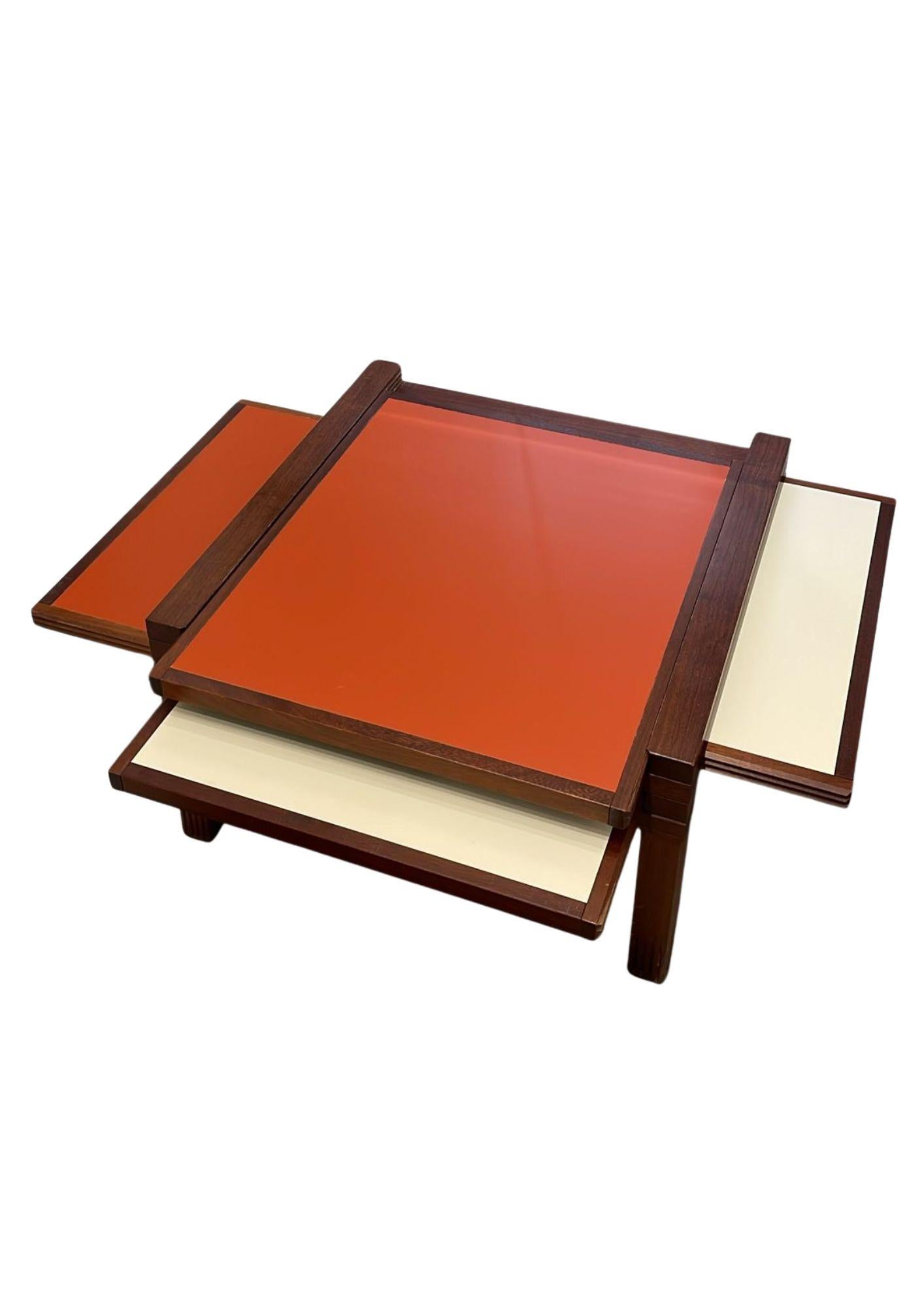 Stupendo tavolino modulare del designer francese Bernard Vuarnesson, realizzato in legno di mogano.
