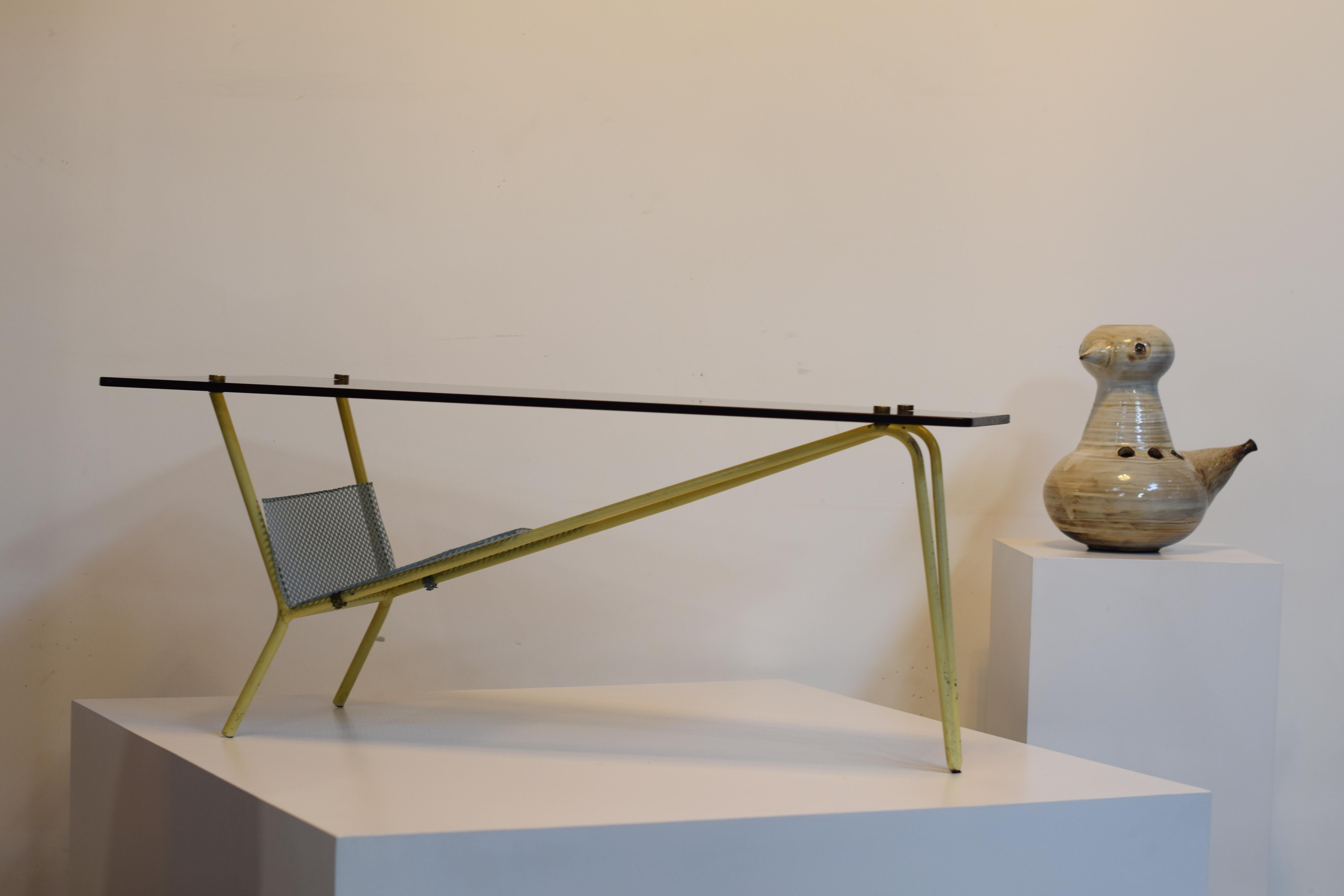 Table basse « forme libre » tripode par Robert Mathieu - France 1950 For Sale 3