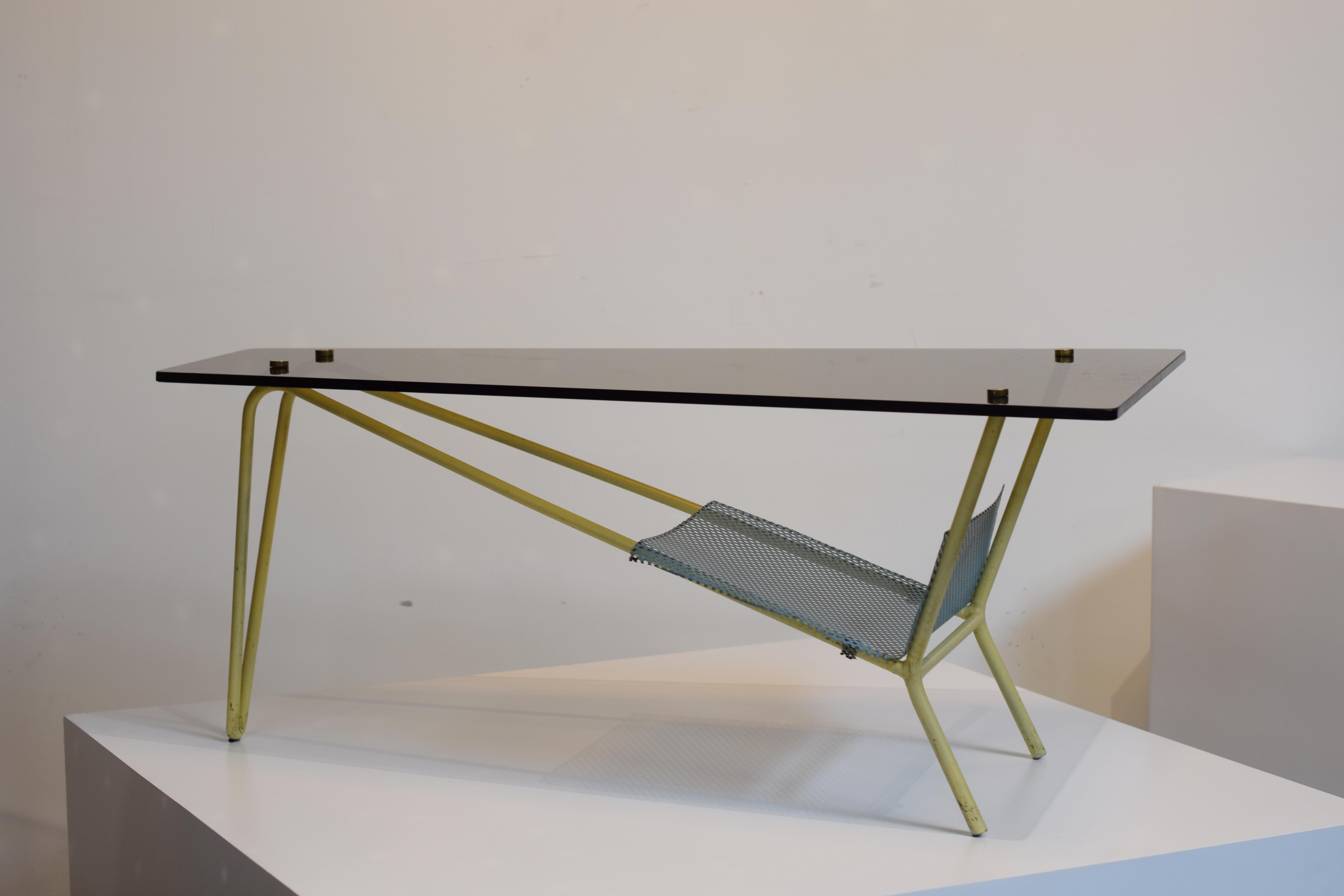 Mid-Century Modern Table basse « forme libre » tripode par Robert Mathieu - France 1950 For Sale