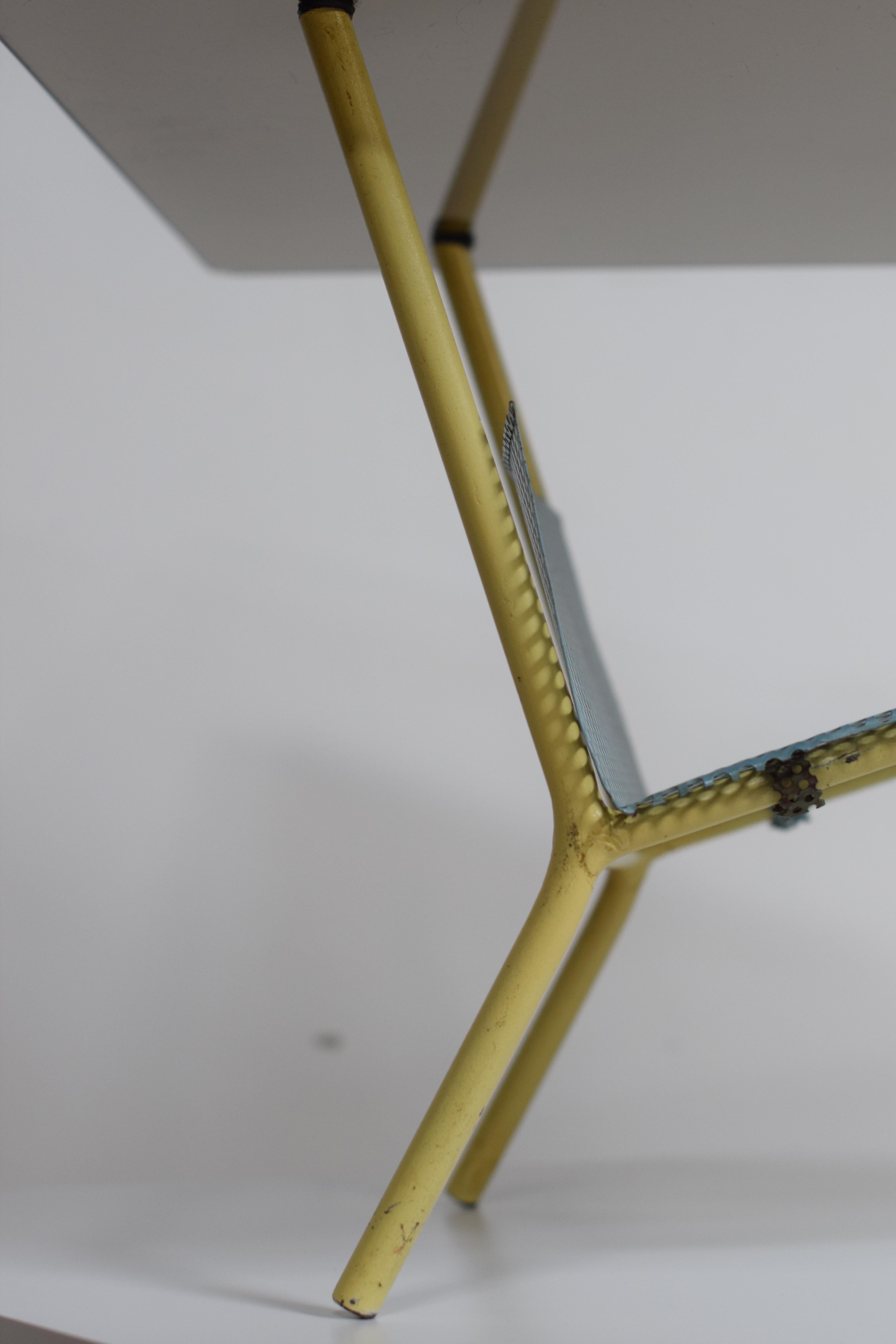 Mid-20th Century Table basse « forme libre » tripode par Robert Mathieu - France 1950 For Sale