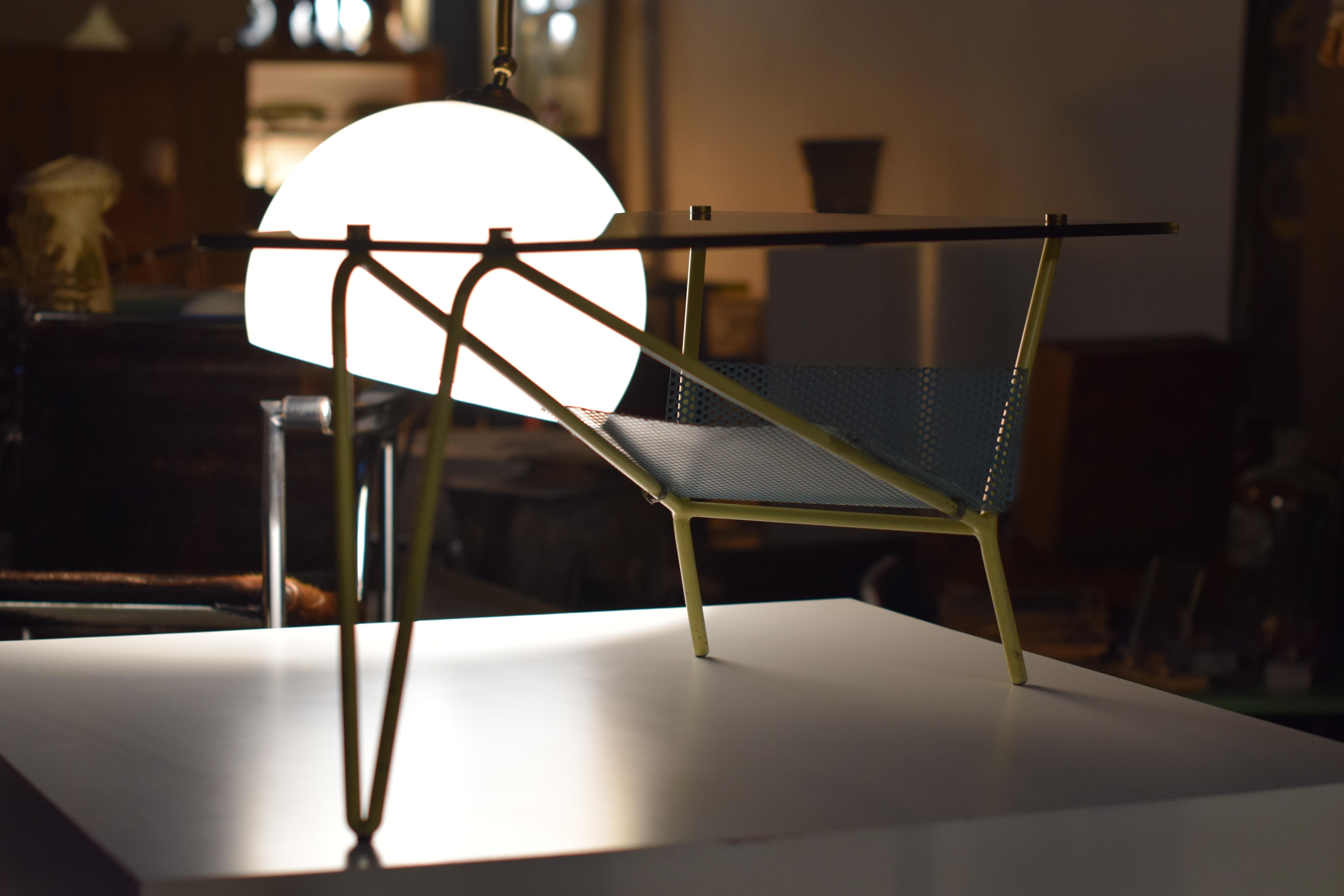 Table basse « forme libre » tripode par Robert Mathieu - France 1950 For Sale 2