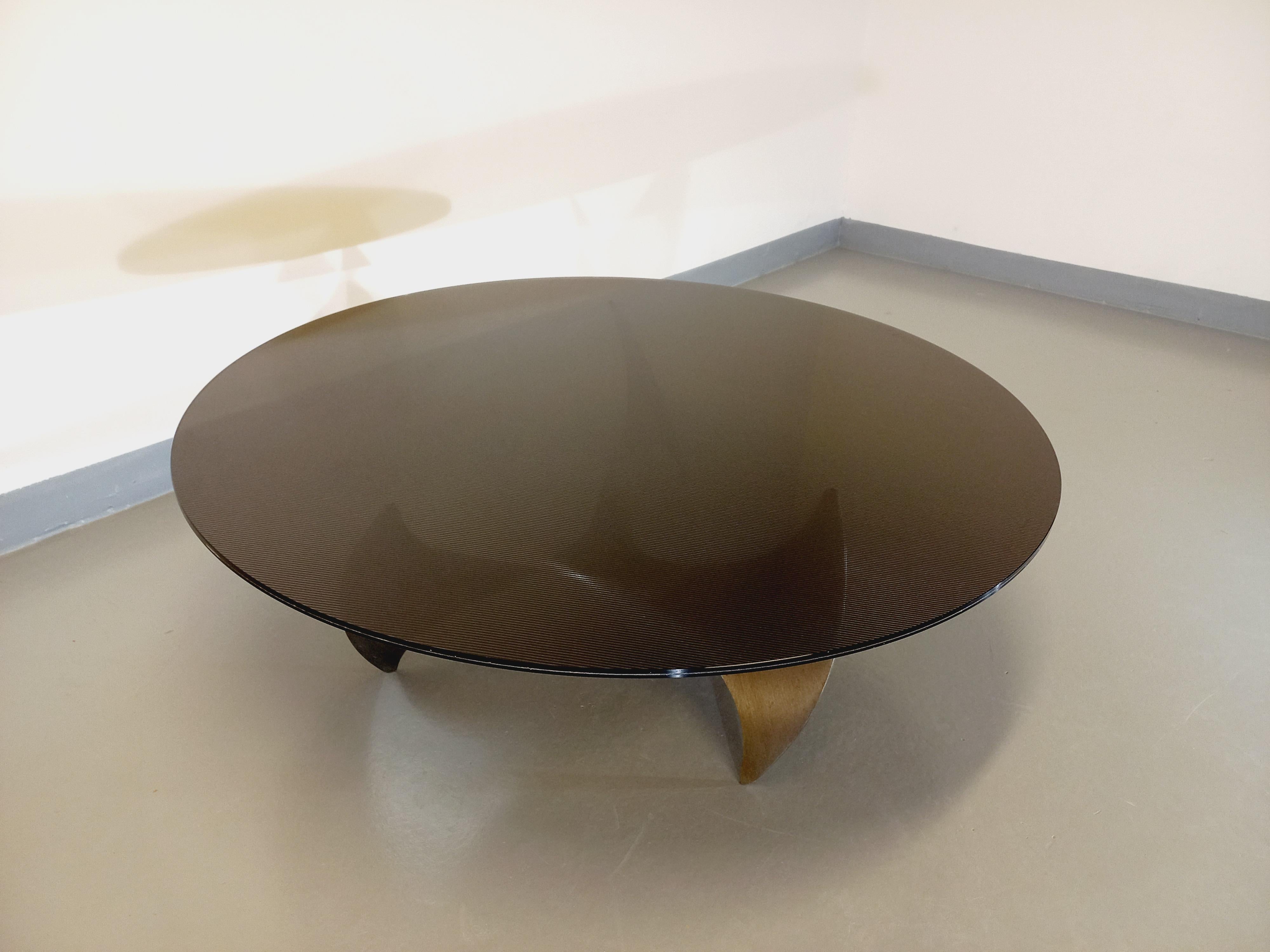 Metallo Tavolo basso hélice vintage Propeller de Knut Hesterberg en acier et verre fumé in vendita
