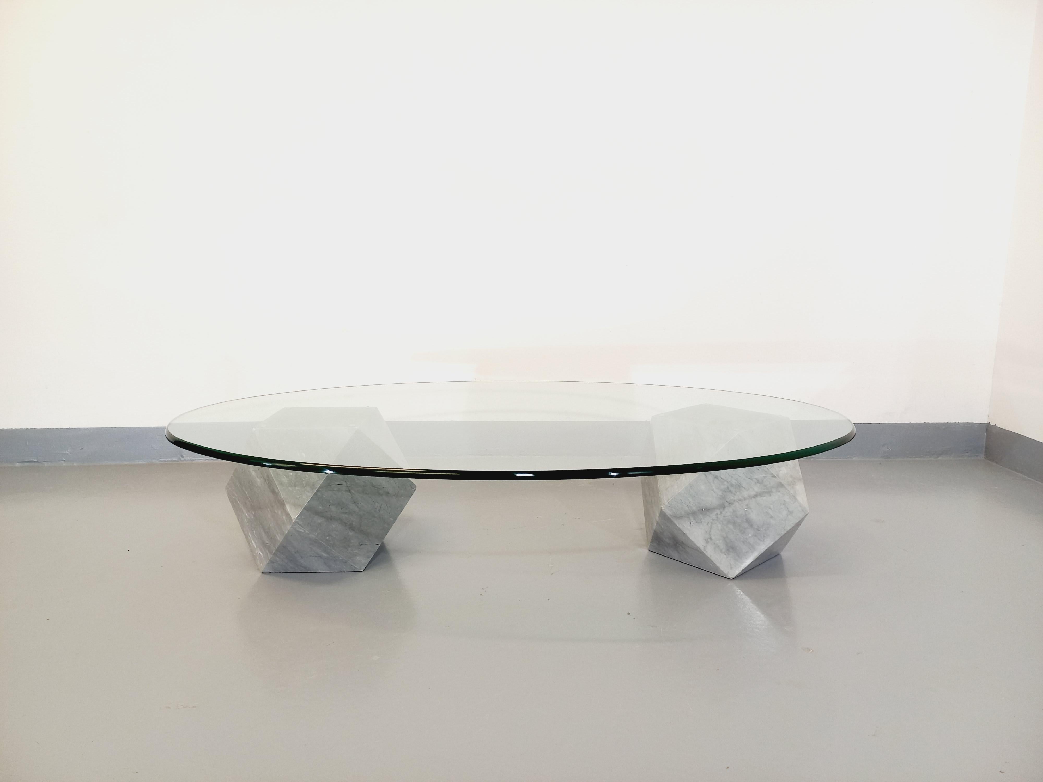 Tavolo basso italiano ovale vintage Vignelli pour Casigliani en marbre et verre in vendita 3