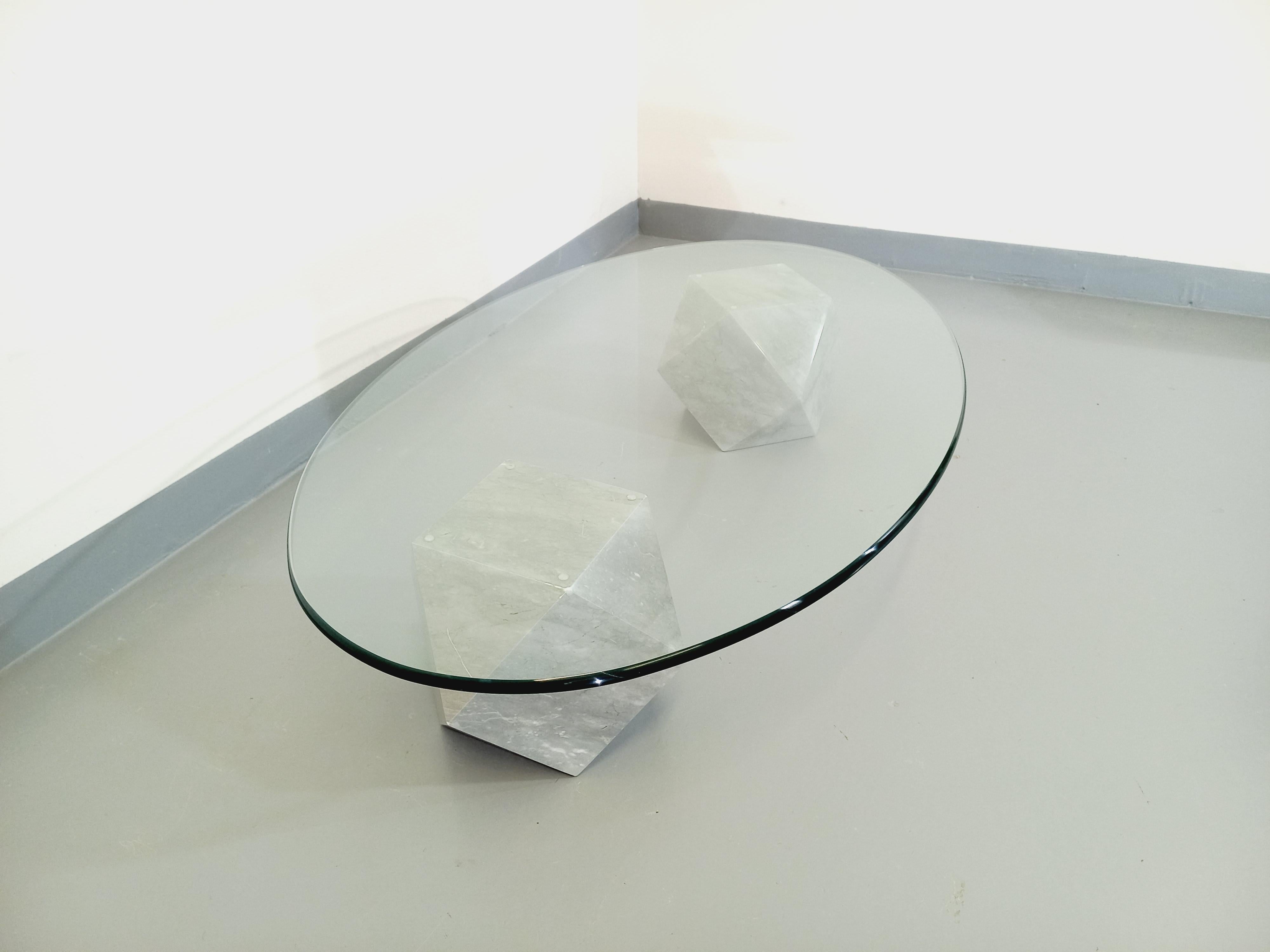 Vetro fumé Tavolo basso italiano ovale vintage Vignelli pour Casigliani en marbre et verre in vendita