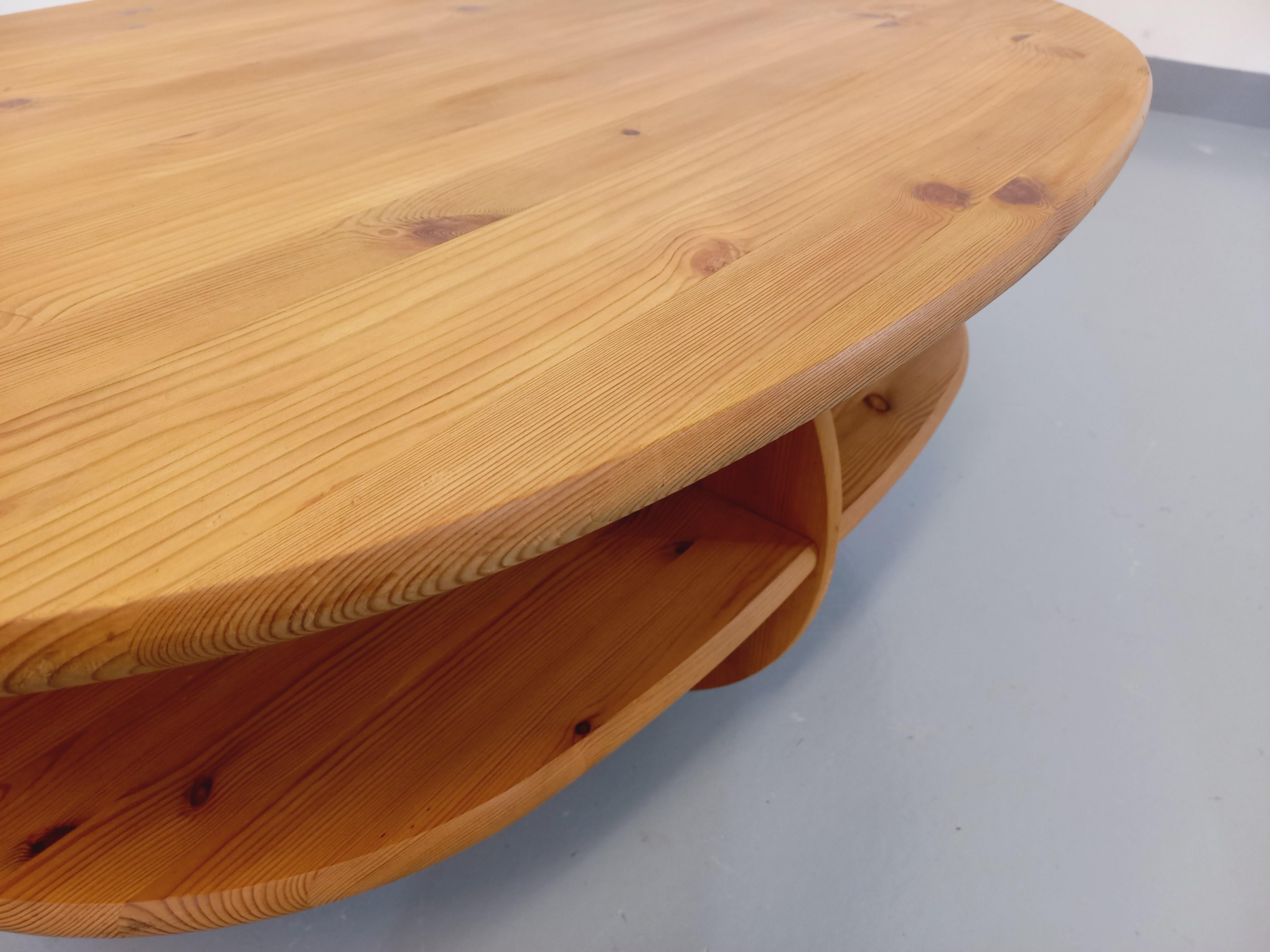 Mid-Century moderno Tavolo basso modernista ovale vintage in legno massiccio degli anni 70 80 in vendita