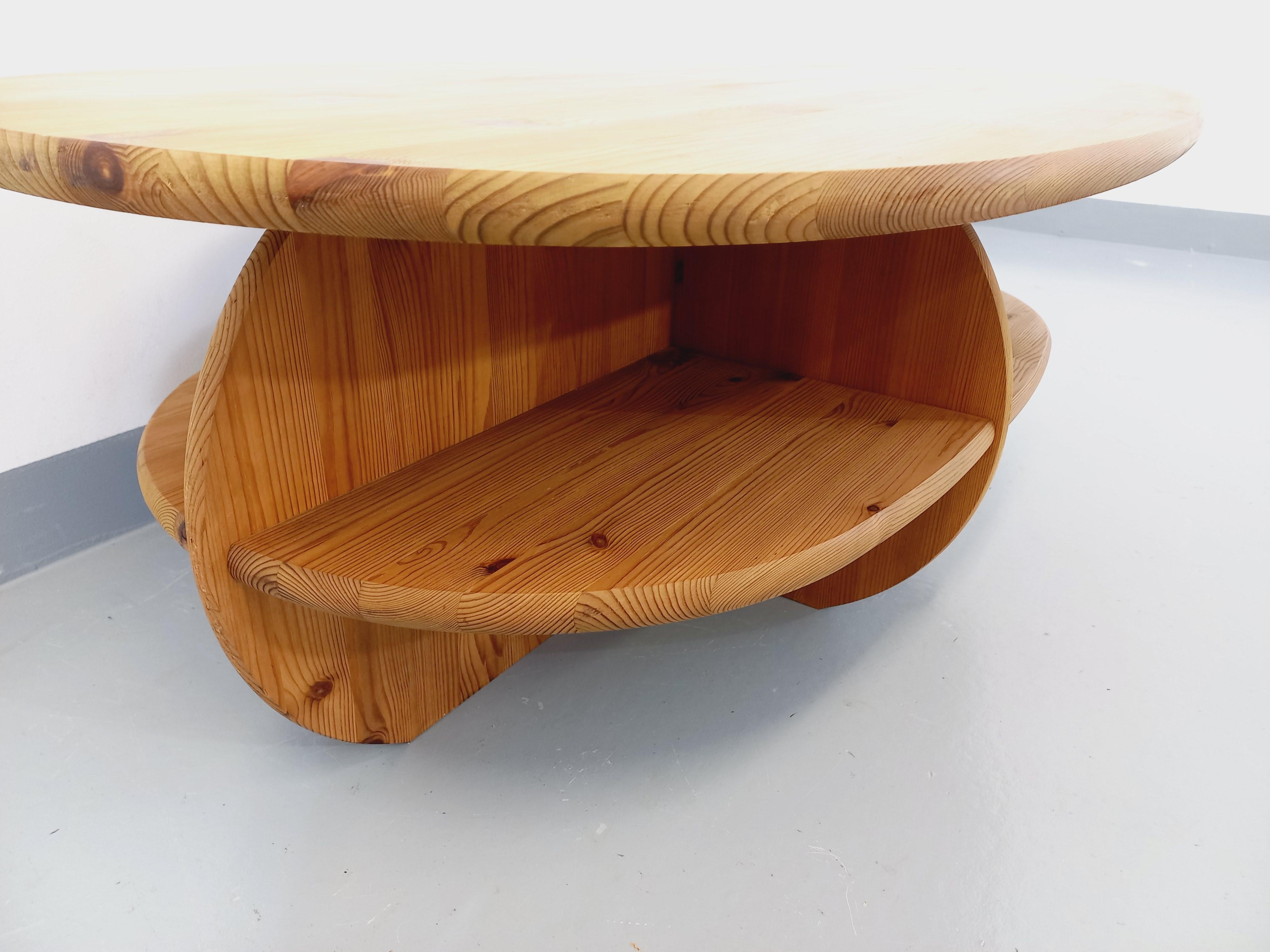 Francese Tavolo basso modernista ovale vintage in legno massiccio degli anni 70 80 in vendita