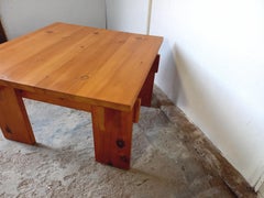 Table basse moderniste vintage en pin années 70