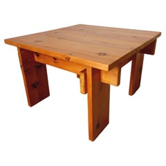 Table basse moderniste vintage en pin années 70