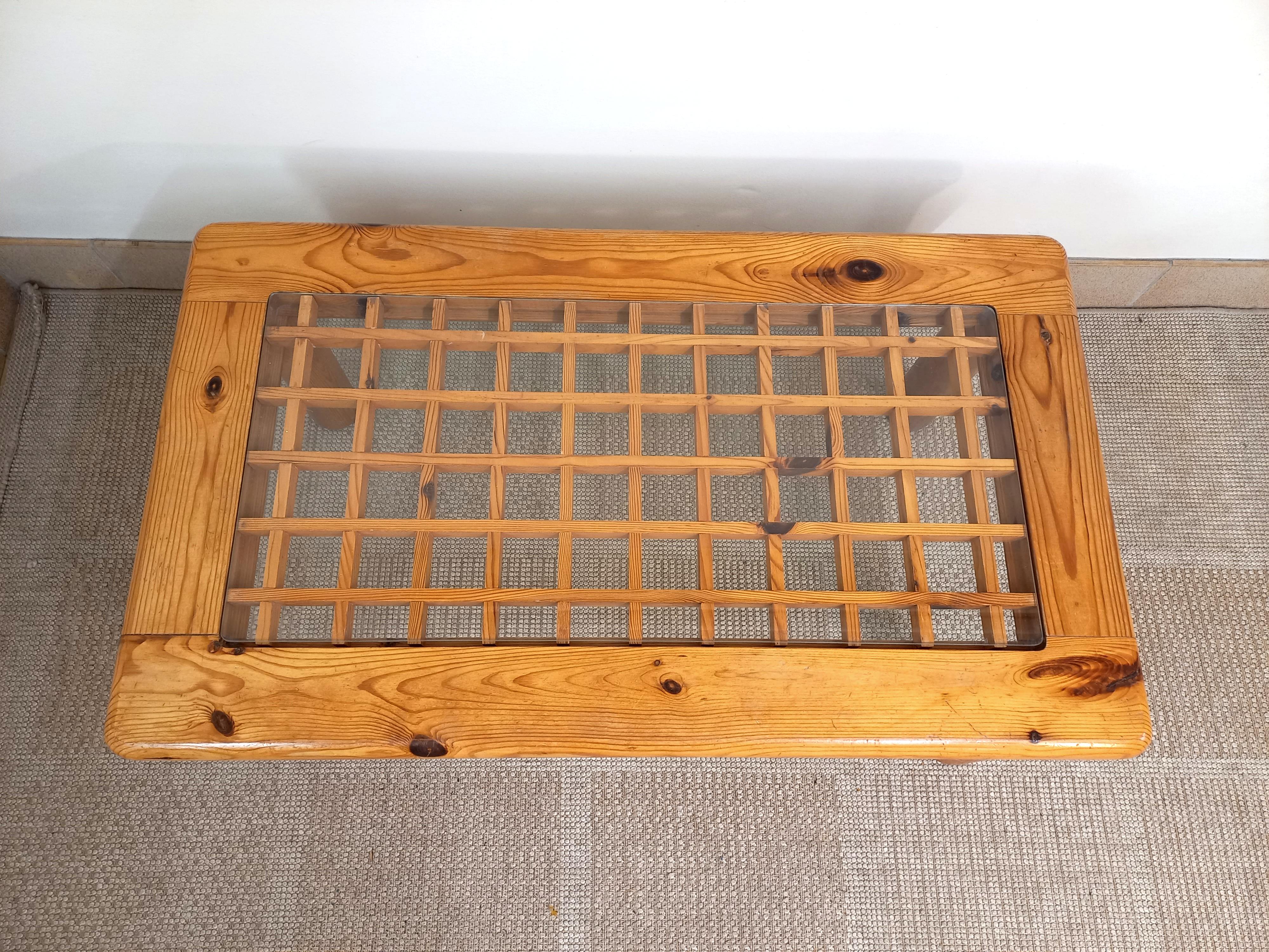 Tavolo basso modernista vintage in legno e vetro anni 70 80 in vendita 1
