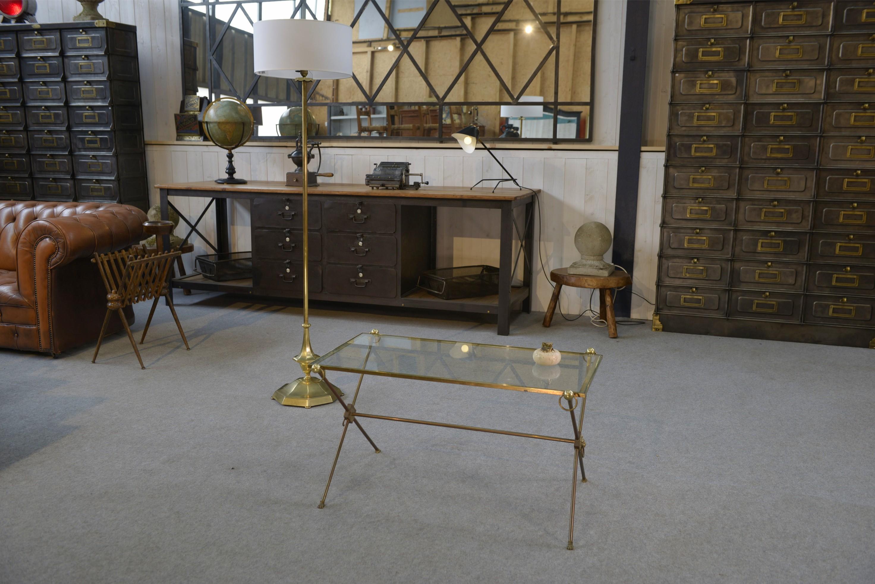 Table basse néo-classique attribuée à Maison Jansen 1950/1970's

Légères rayures sur le verre