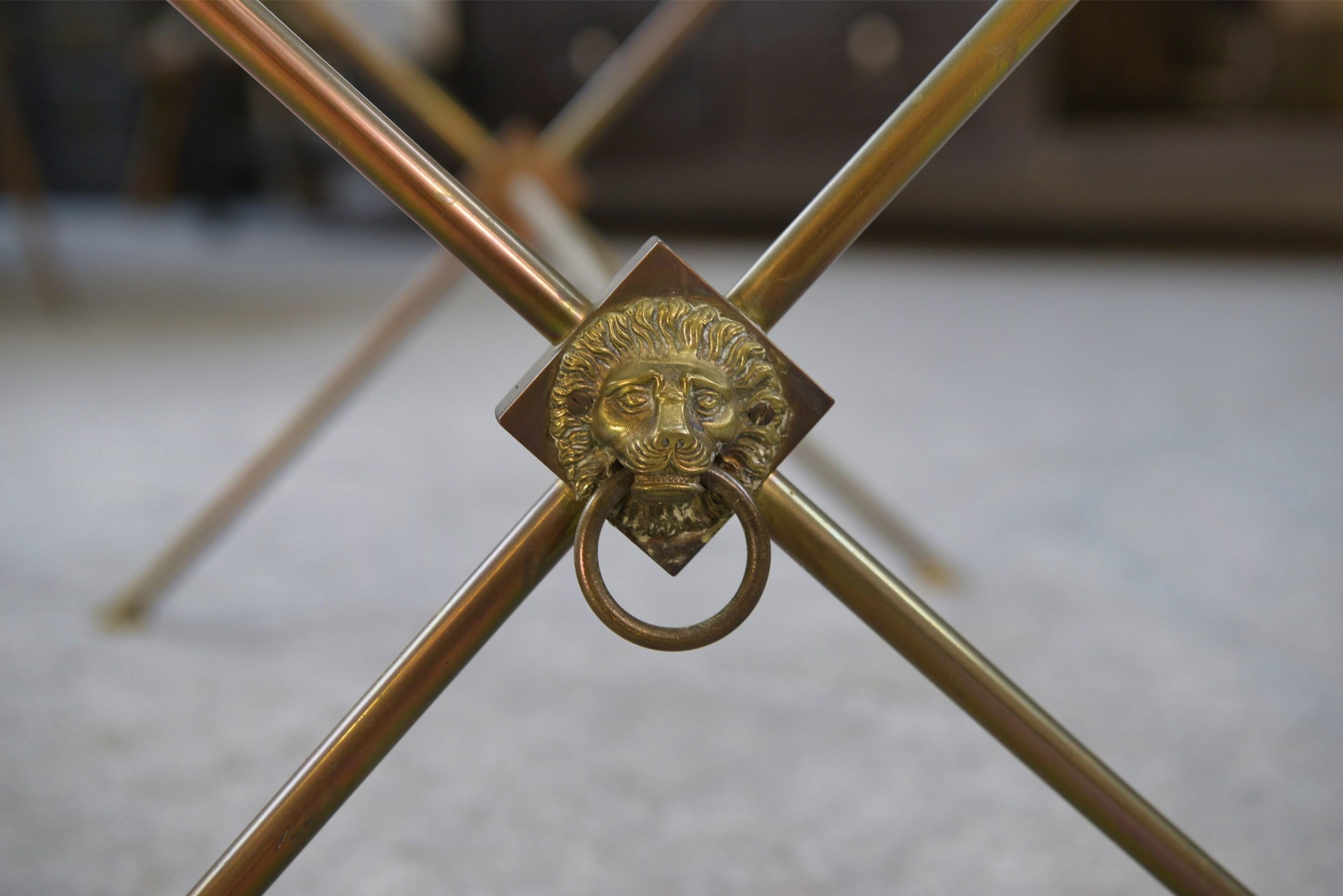 Français Table basse néo-classique attribuée à Maison Jansen 1950/1970's en vente