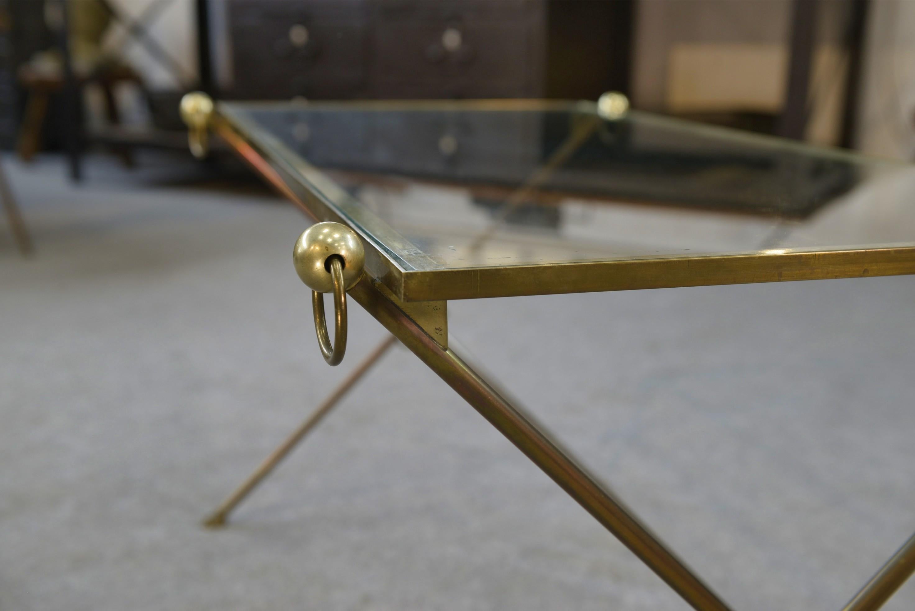 Laiton Table basse néo-classique attribuée à Maison Jansen 1950/1970's en vente