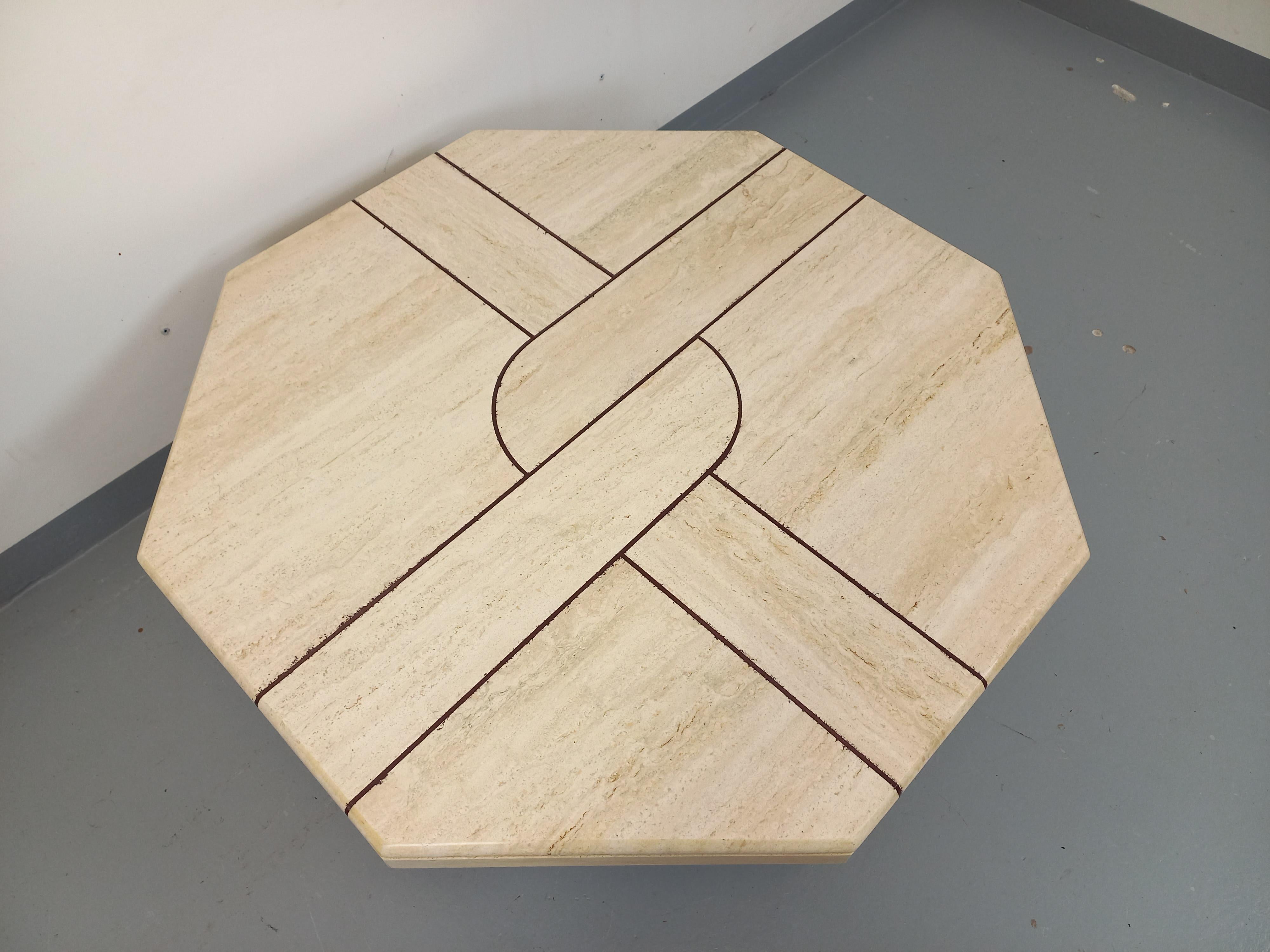 Table basse octogonale vintage en travertin et motif géométrique des années 70 en vente 3