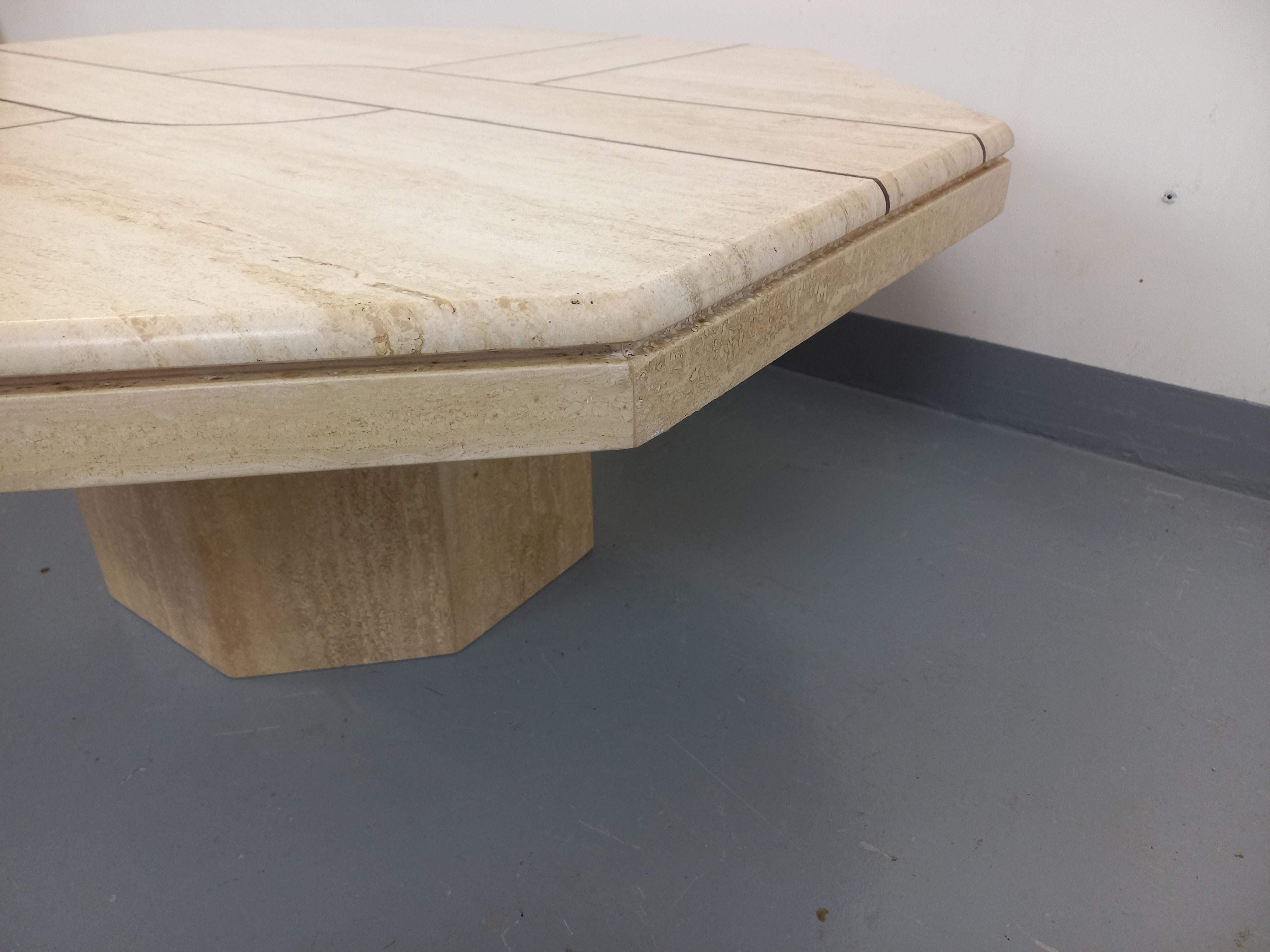 Table basse octogonale vintage en travertin et motif géométrique des années 70 en vente 2