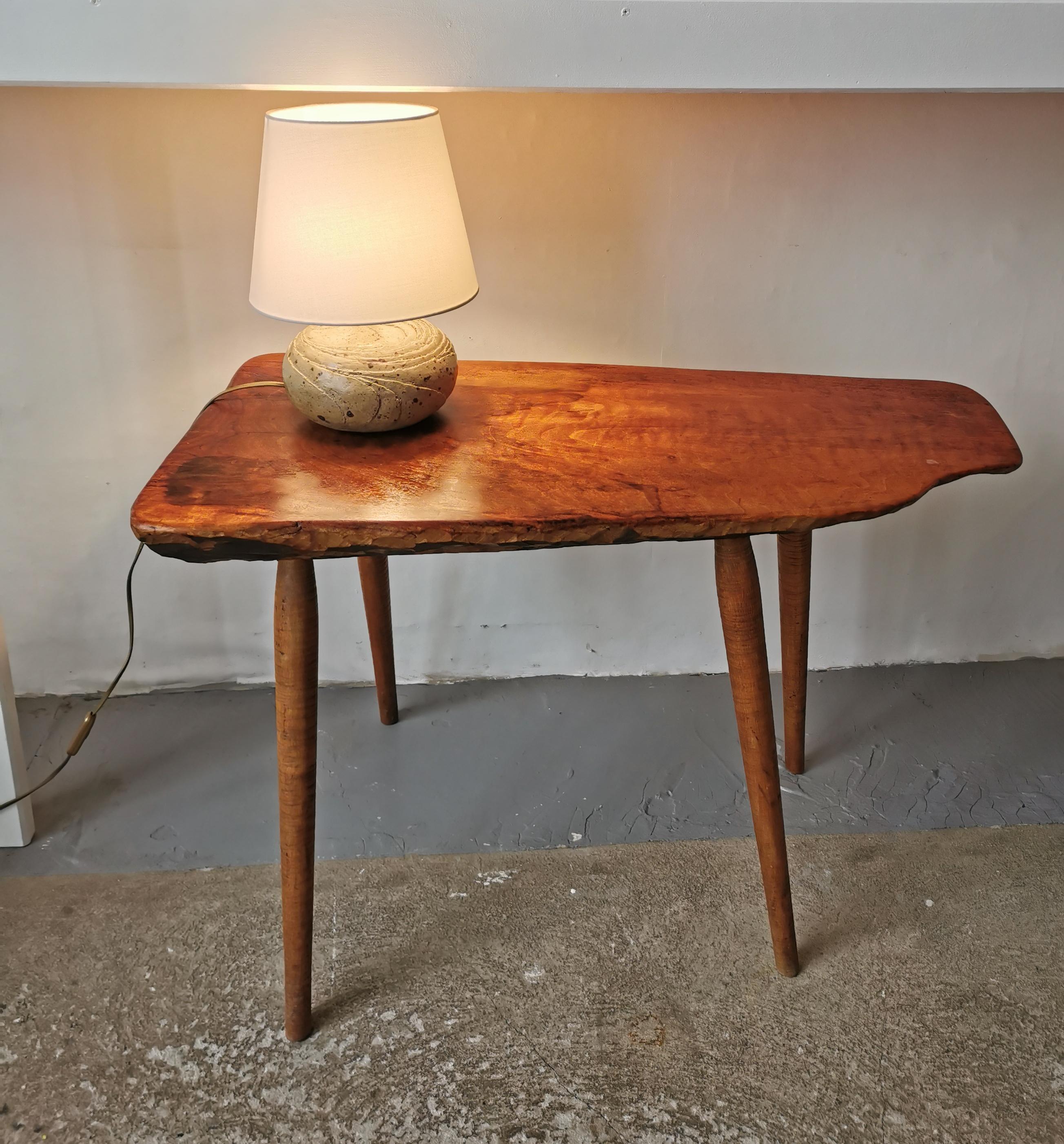Table basse ou coffee table en bois massif de forme libre circa 1960 For Sale 3