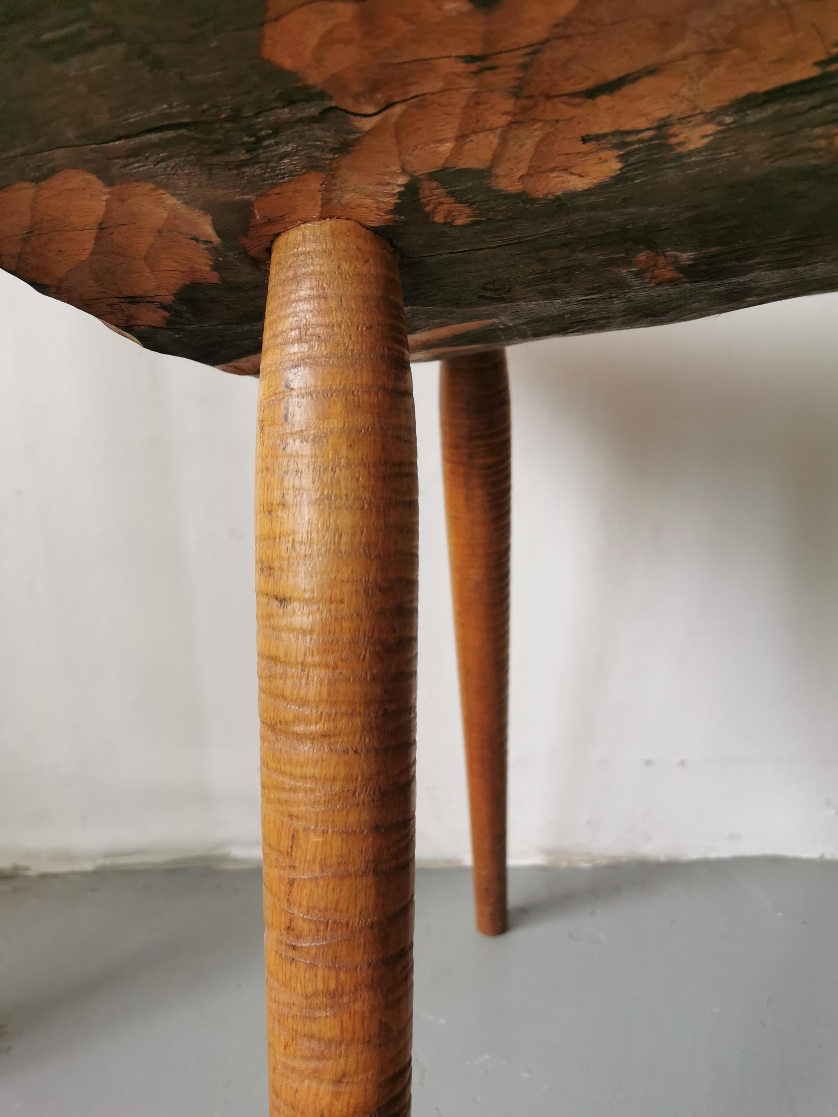 Wood Table basse ou coffee table en bois massif de forme libre circa 1960 For Sale