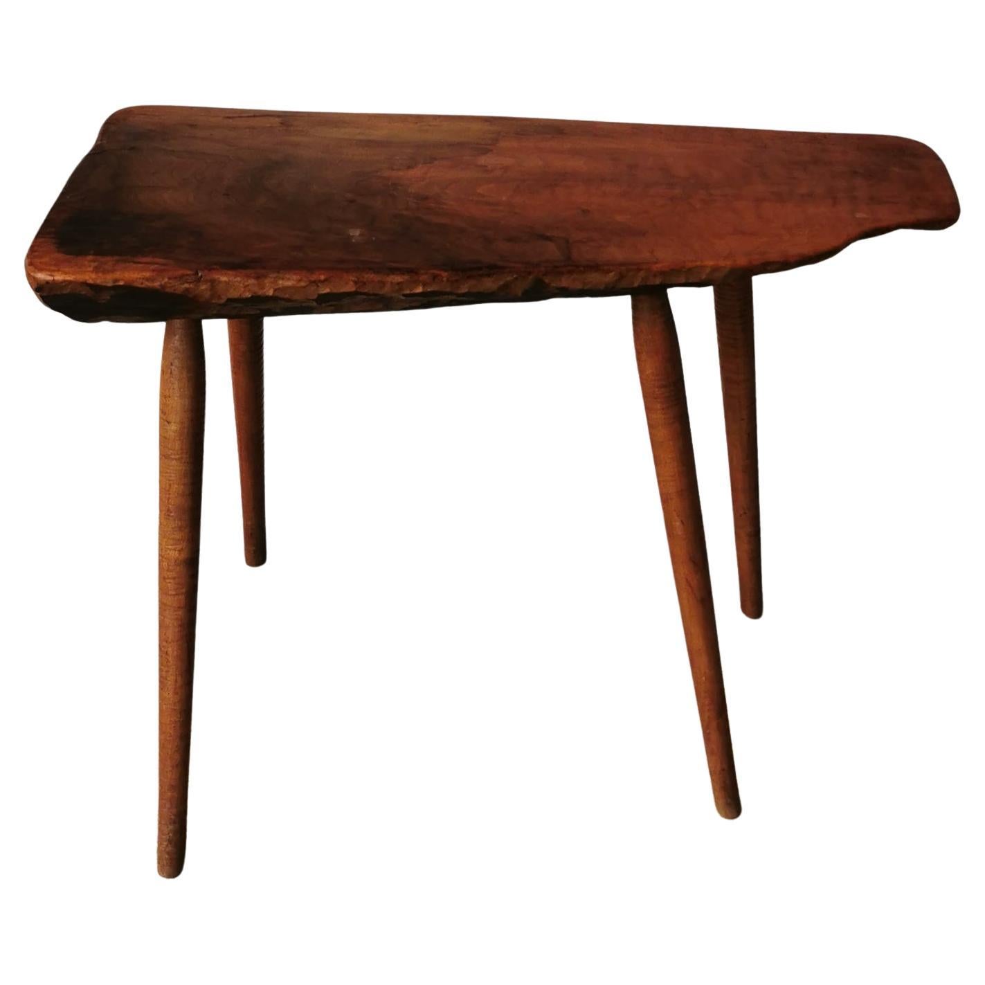 Table basse ou coffee table en bois massif de forme libre circa 1960 For Sale