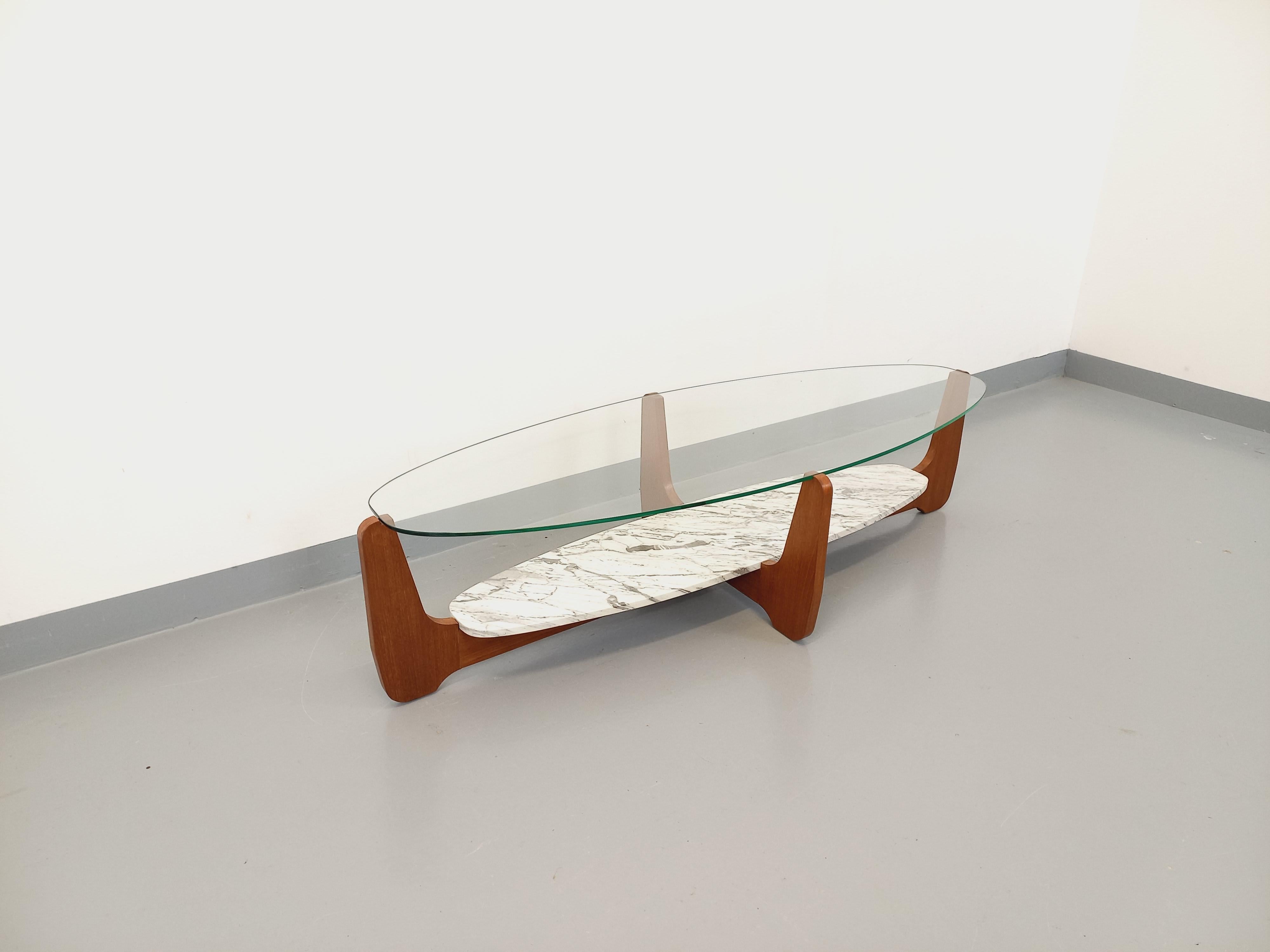 Late 20th Century Table basse ovale à 2 plateaux vintage de Hugues Poignant, en teck, marbre