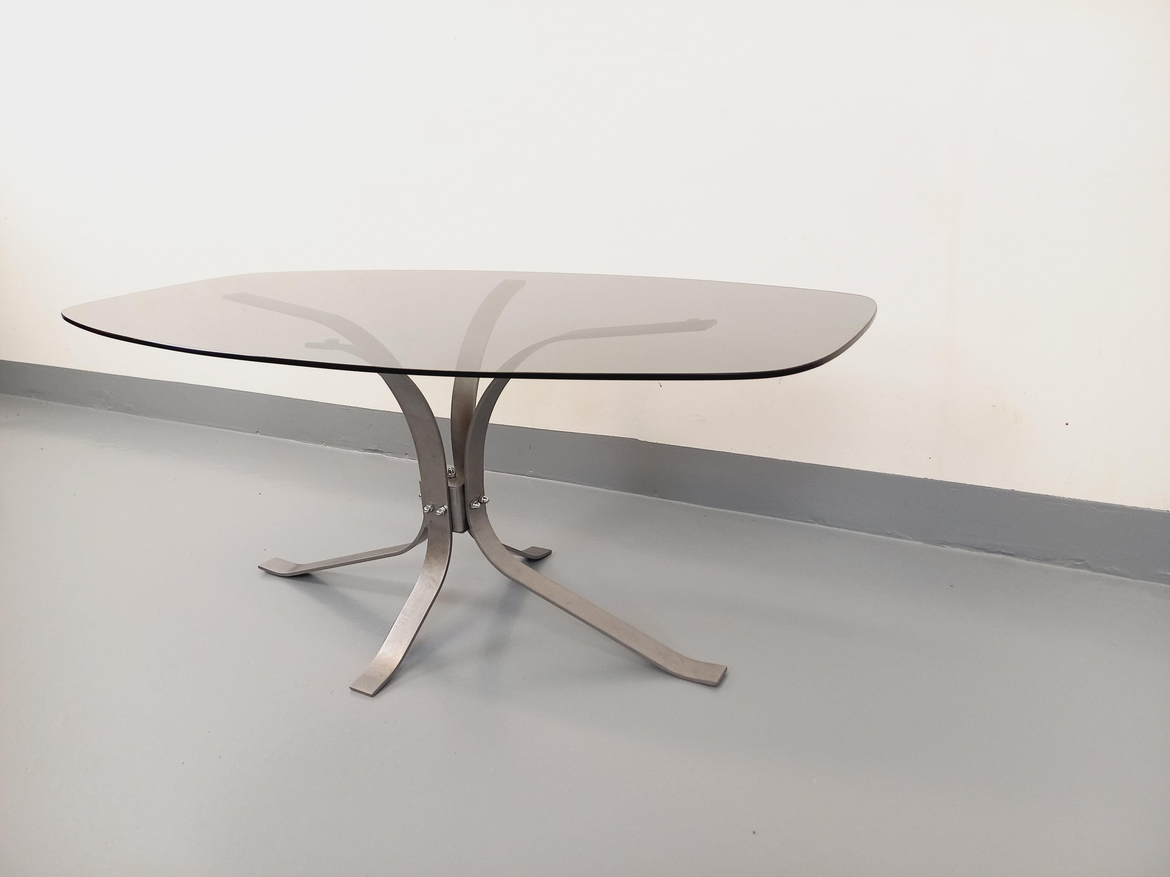 Table basse ovale rectangulaire arrondie vintage en verre et métal chromé en vente 5