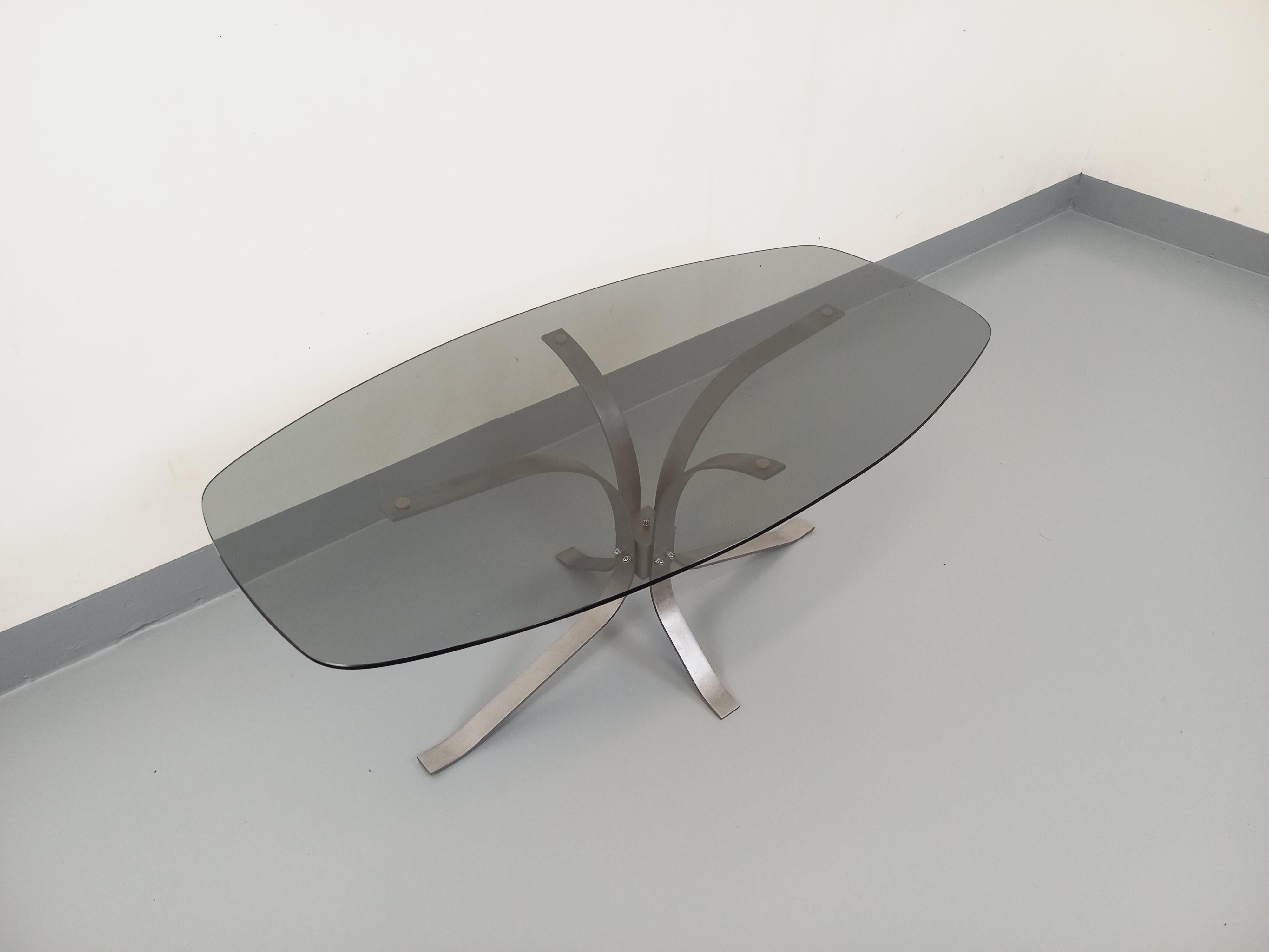 Table basse ovale rectangulaire arrondie vintage en verre et métal chromé en vente 6