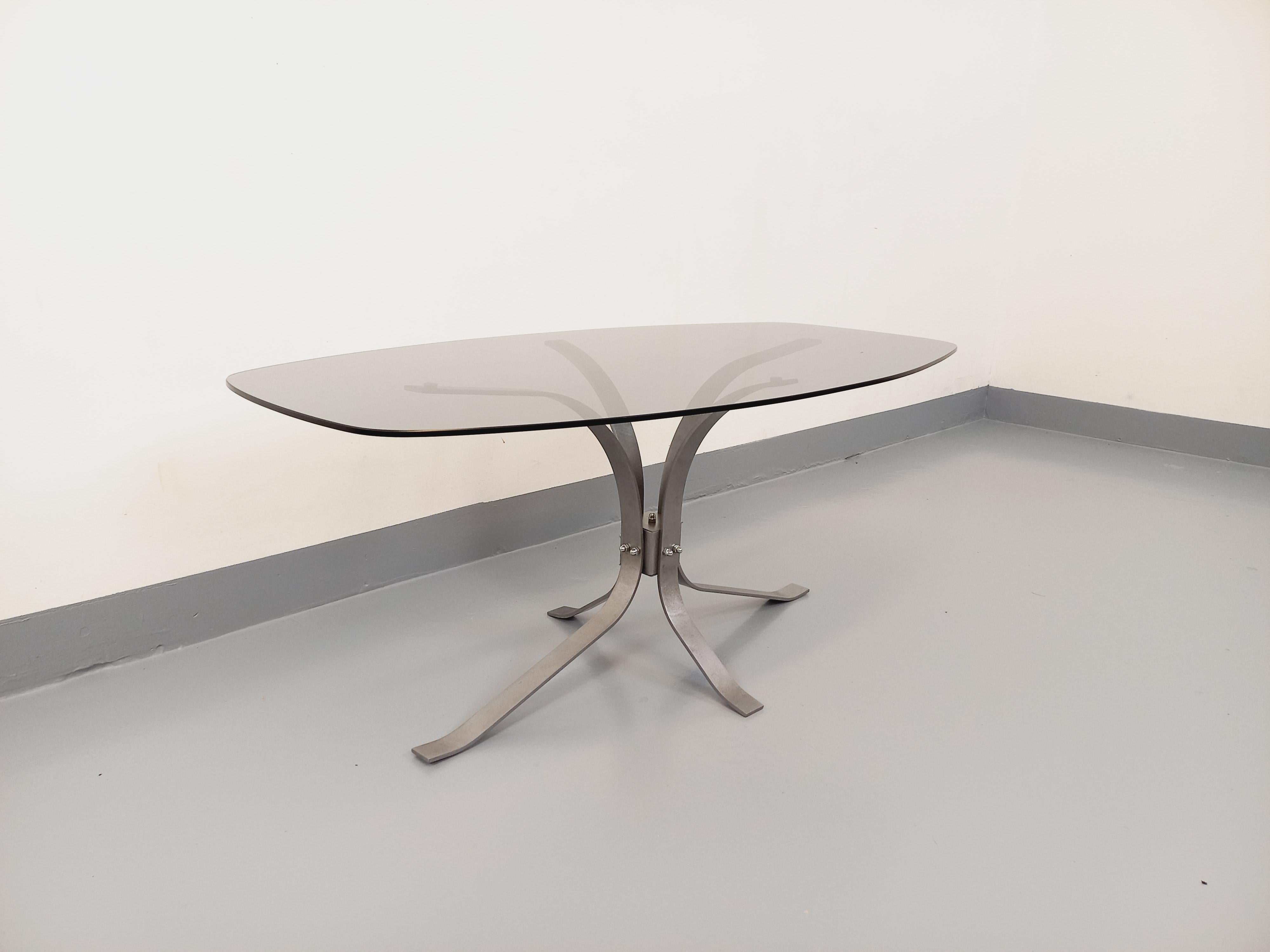 Métal Table basse ovale rectangulaire arrondie vintage en verre et métal chromé en vente