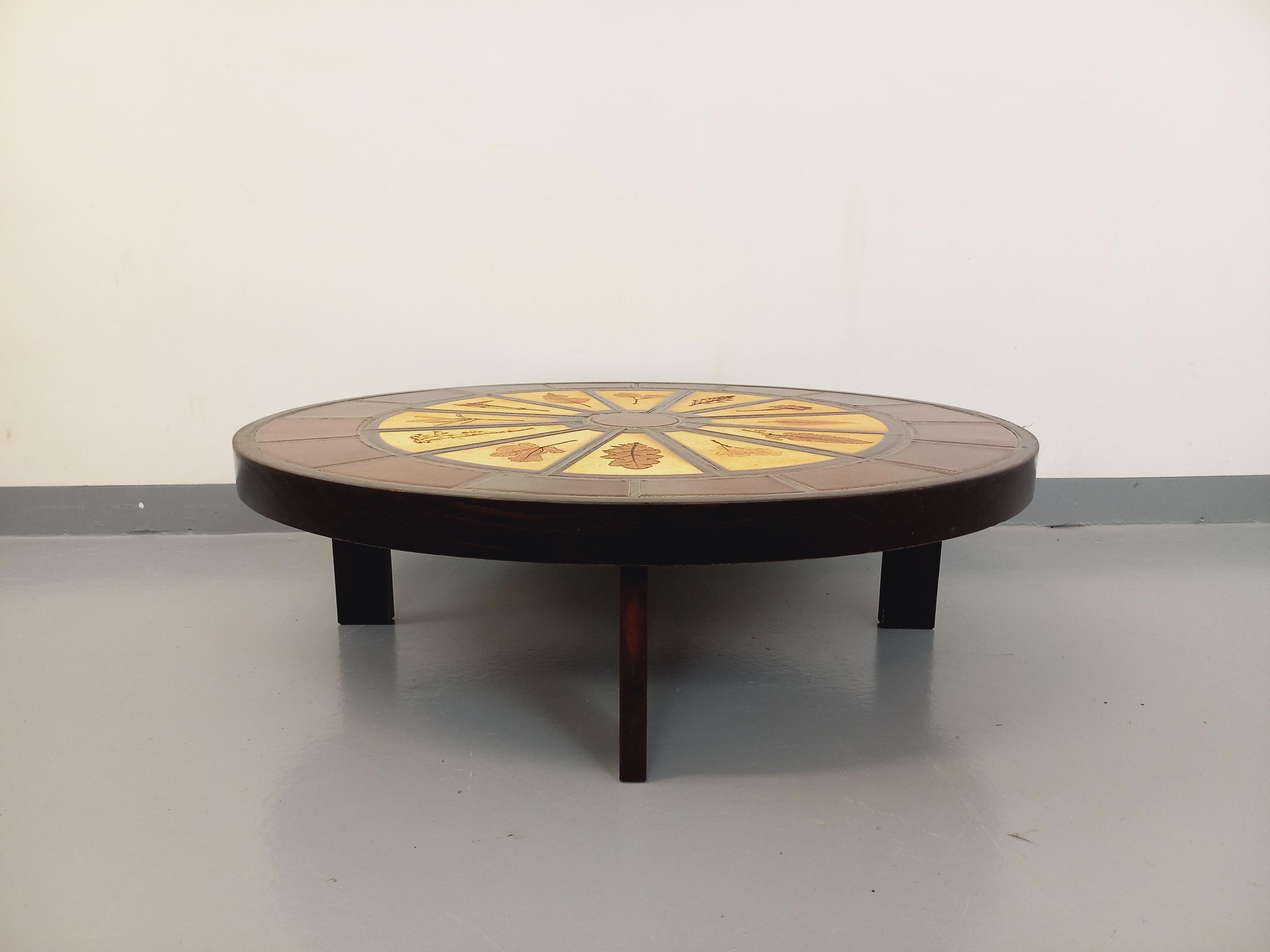 Table basse ovale vintage Roger Capron en bois foncé et céramique de Vallauris en vente 5