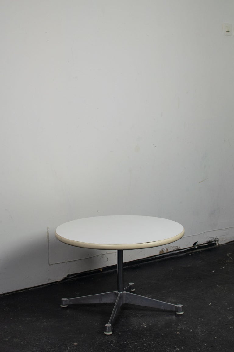 Table Basse Par Charles and Ray Eames Pour Herman Miller For Sale at ...