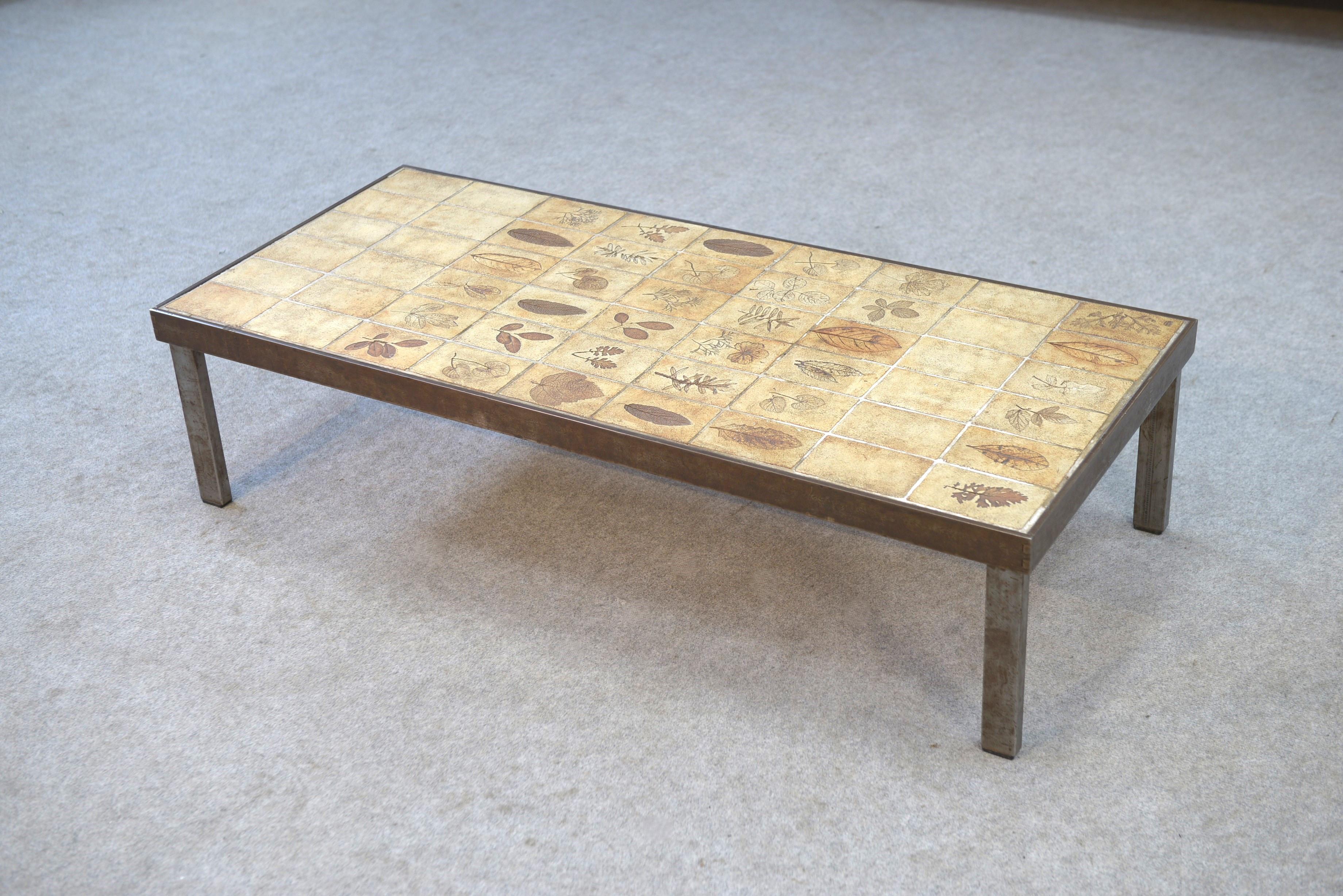 Ceramica Tavolo basso par Roger Capron modèle Herbier céramique et acier 1950 in vendita
