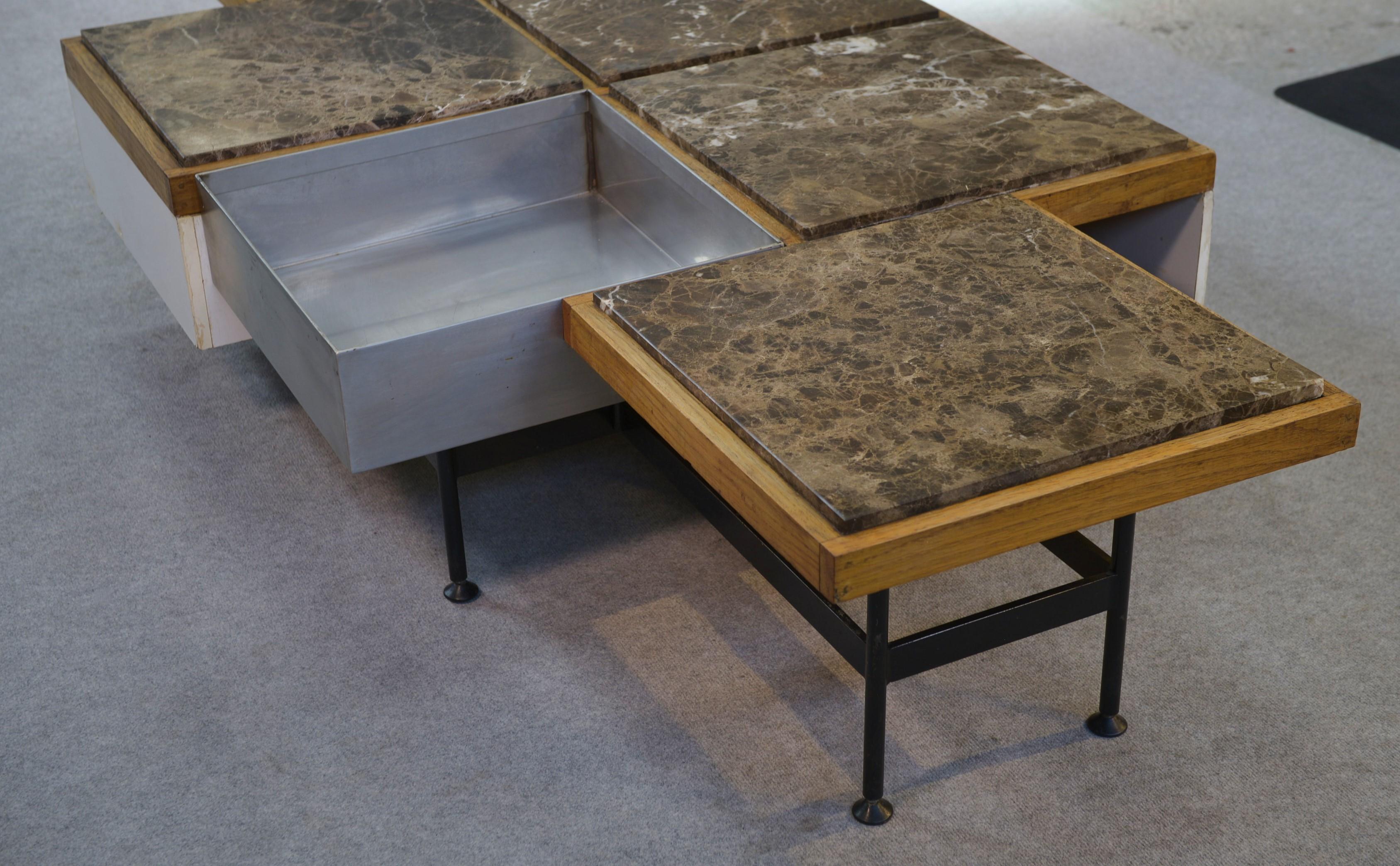 Table basse piètement acier avec encadrement en chêne et marbre gris 1970s im Angebot 5