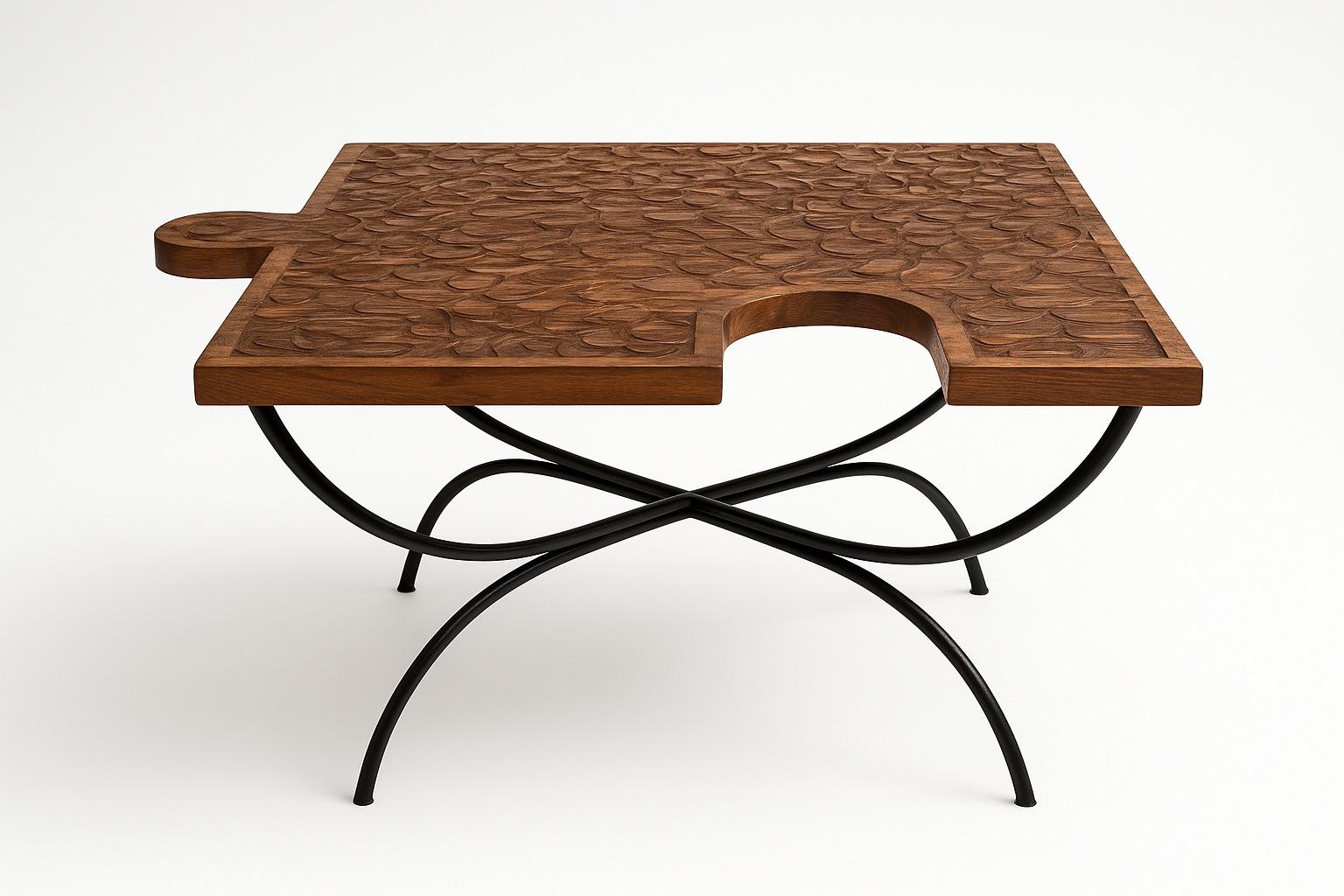PULSO  es una mesa escultórica, nacida del diálogo entre la madera y el metal.
Su meseta, rellena como un puzzle, invita a la continuidad: cada módulo puede unirse a otro, dando lugar a una composición infinita, viva y dinámica.

La madera,
