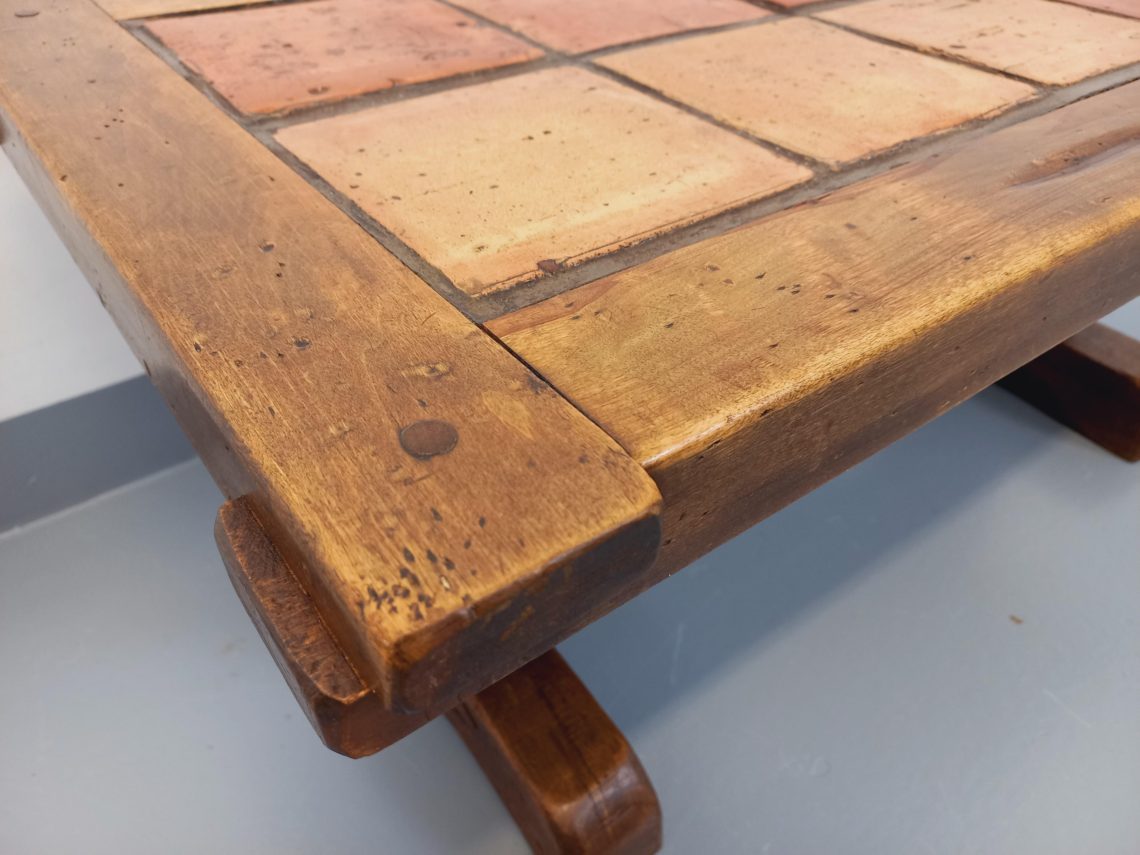 Rechteckiger, rustikaler Vintage-Tisch aus massivem Céramique-Material (Keramik) im Angebot