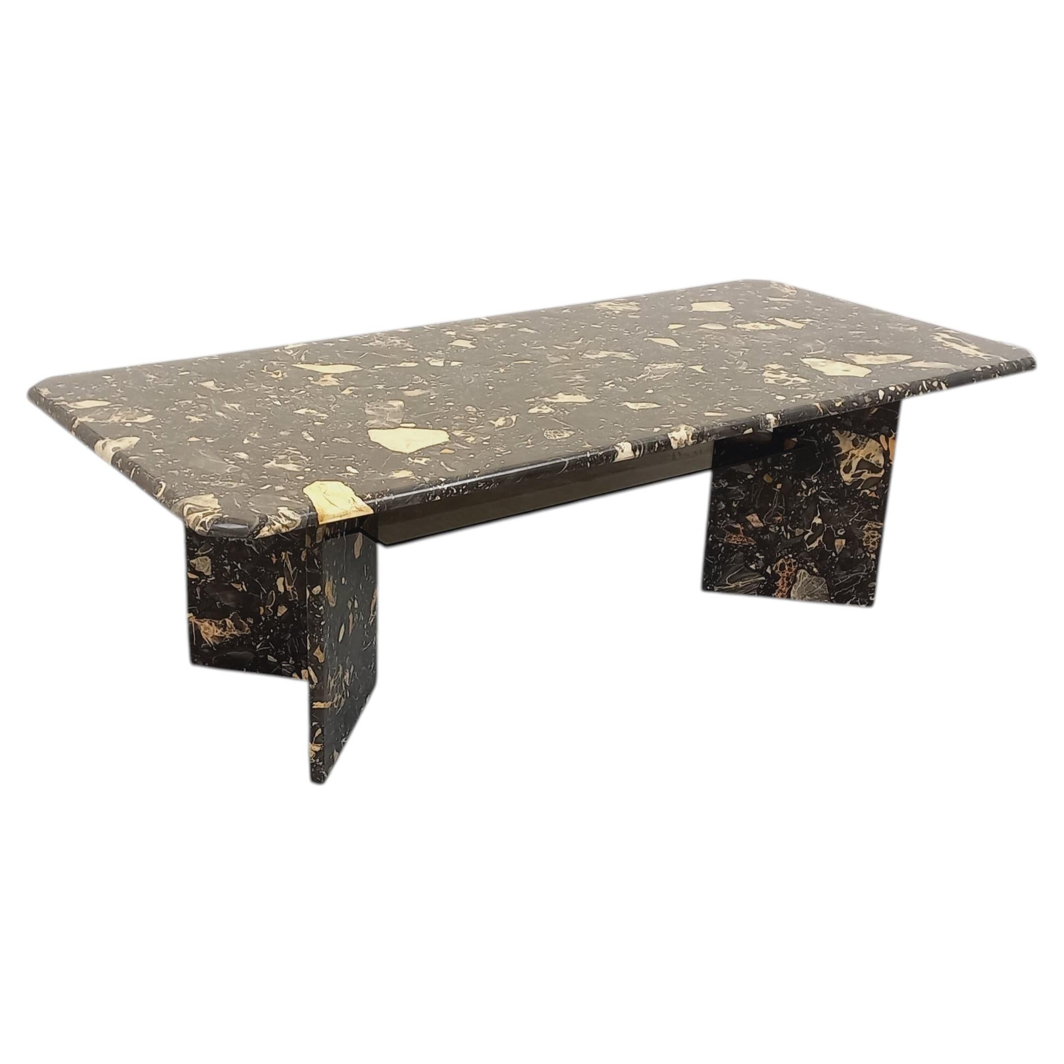 Table basse rectangulaire vintage en marbre noir et verre fumé des années 70 For Sale