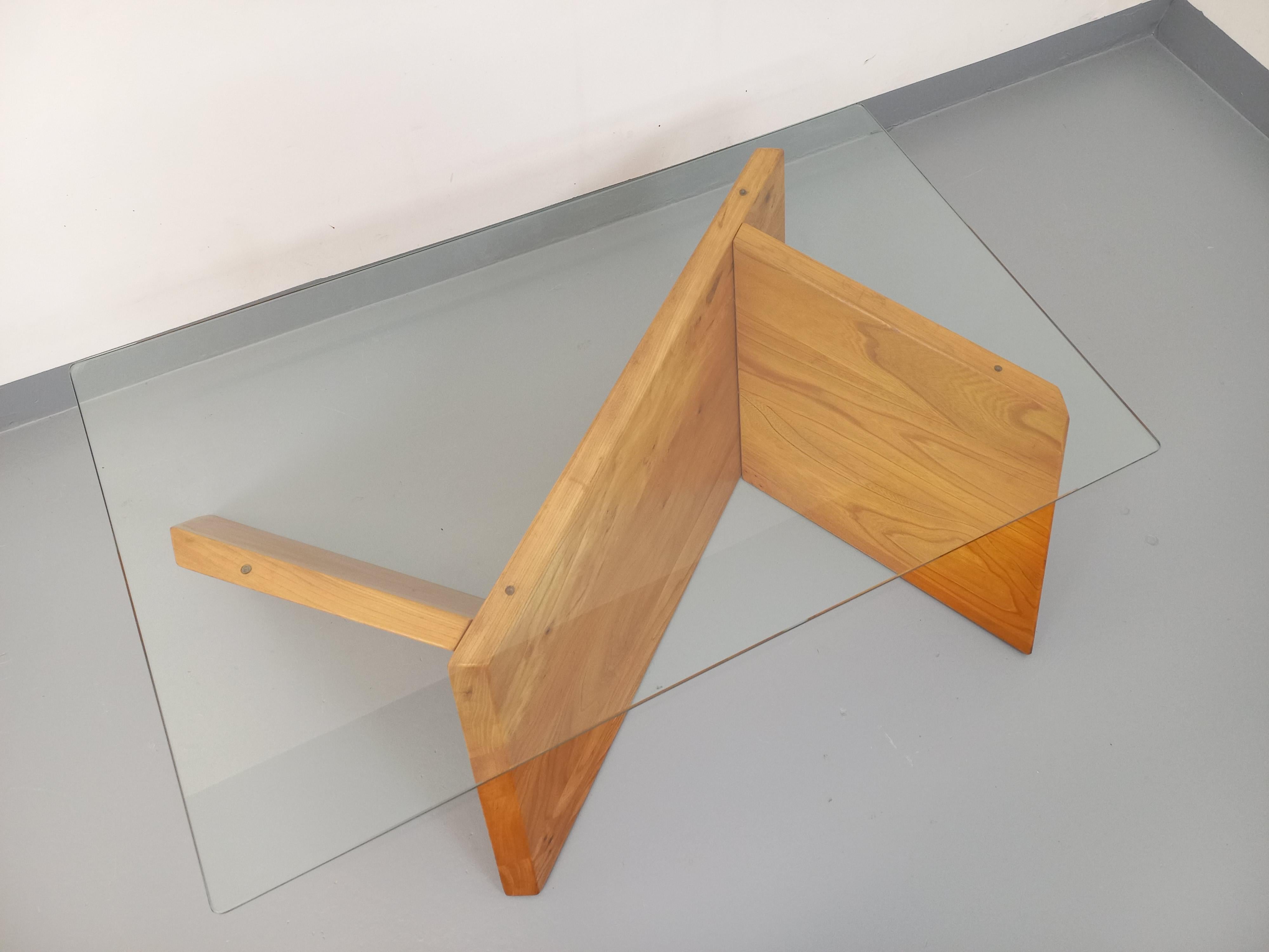Rechteckiger Vintage-Tisch aus Massivholz und Verre aus den 80er Jahren (Ende des 20. Jahrhunderts) im Angebot