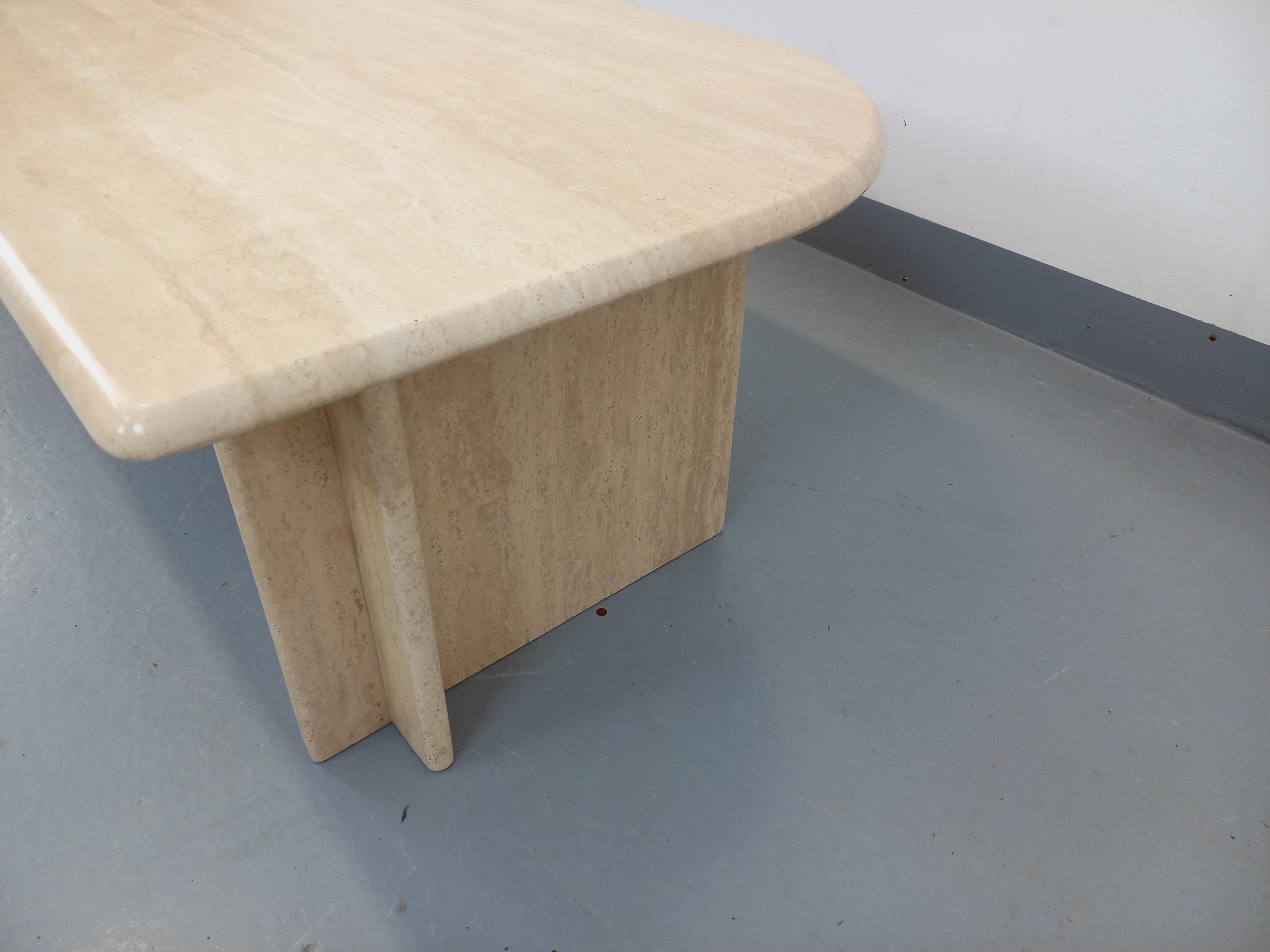 Rechteckiger Vintage-Tisch aus Travertin aus den 70er Jahren (Moderne der Mitte des Jahrhunderts) im Angebot
