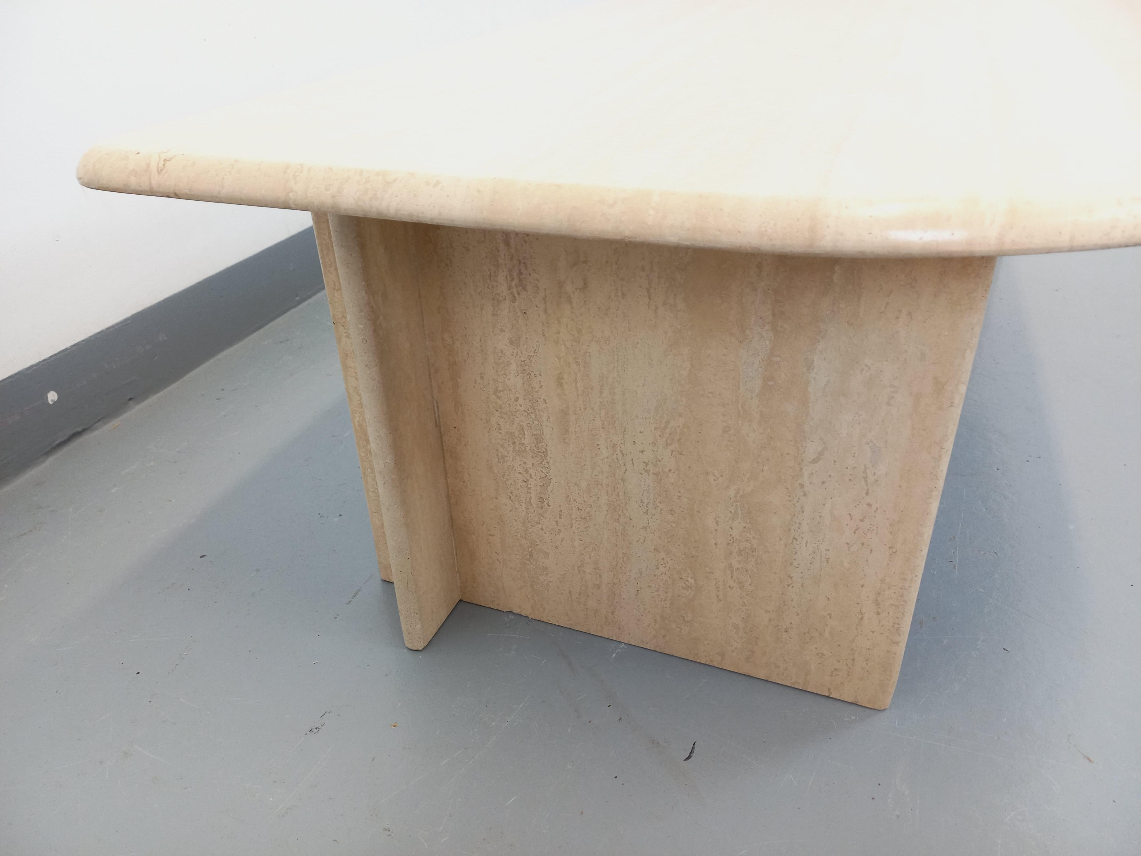 Rechteckiger Vintage-Tisch aus Travertin aus den 70er Jahren (Französisch) im Angebot