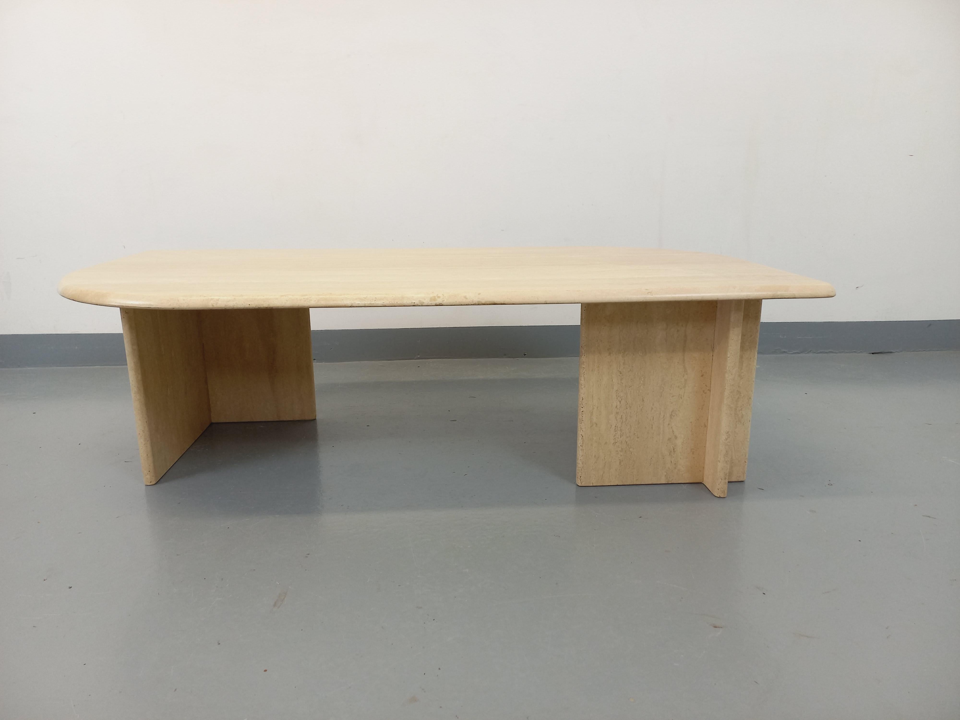 Rechteckiger Vintage-Tisch aus Travertin aus den 70er Jahren im Angebot 3