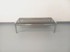 Table basse rectangulaire vintage en verre fumé et métal chromé des années 70