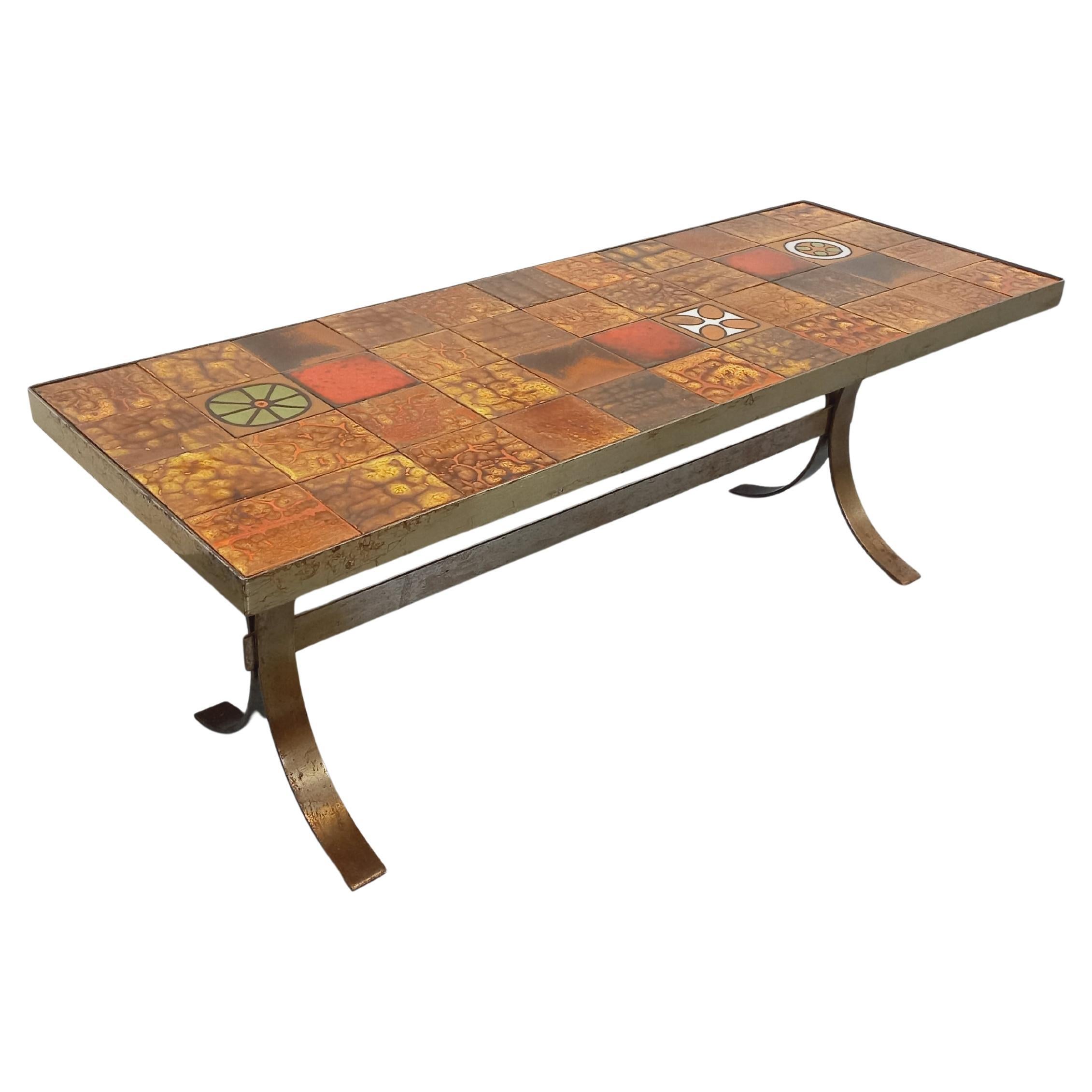 Table basse rectangulaire vintage Roche-Bobois en acier et céramique années 60 For Sale
