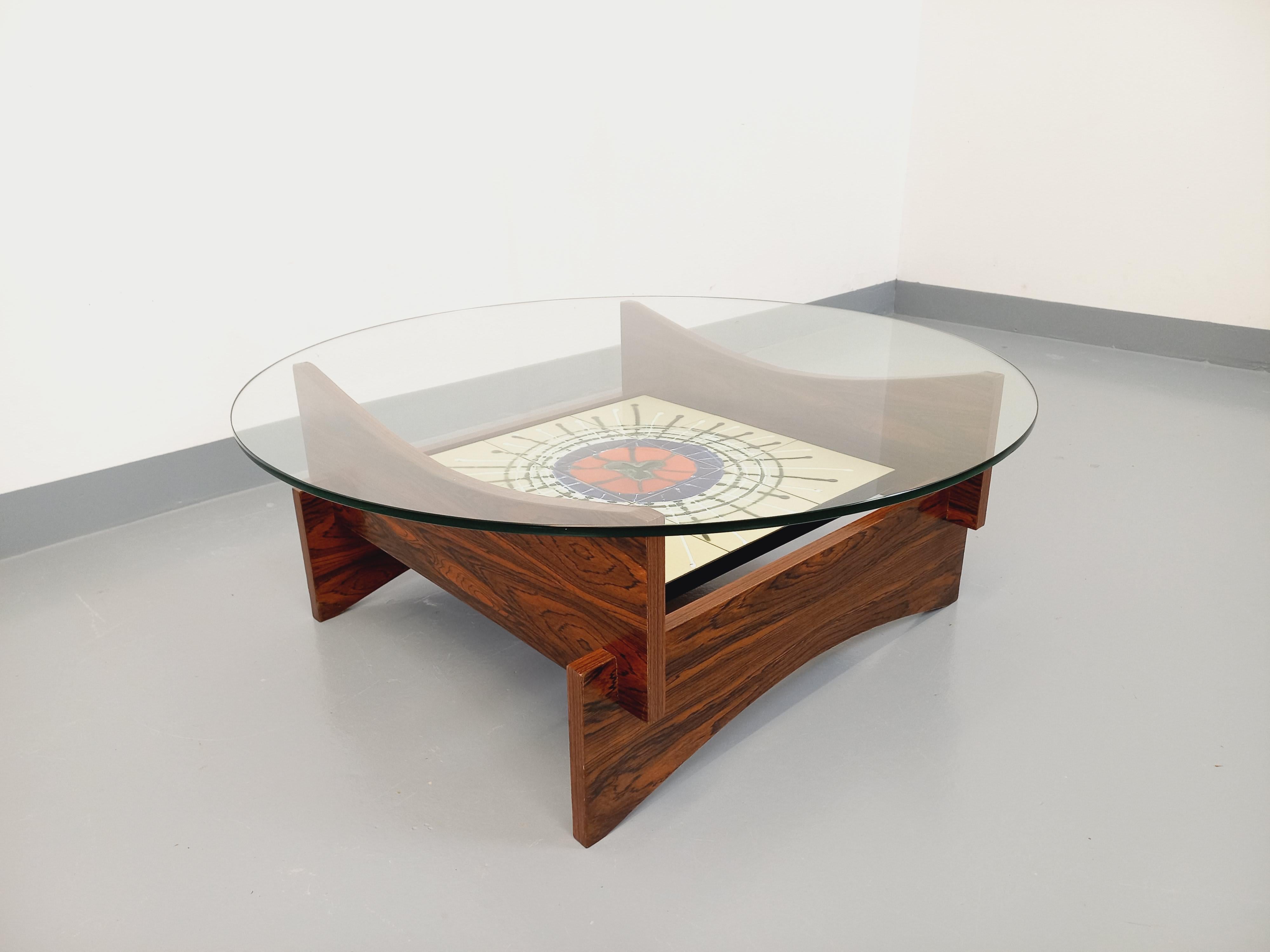 Table basse ronde 2 plateaux vintage des années 60 70 en verre, palissandre en vente 3