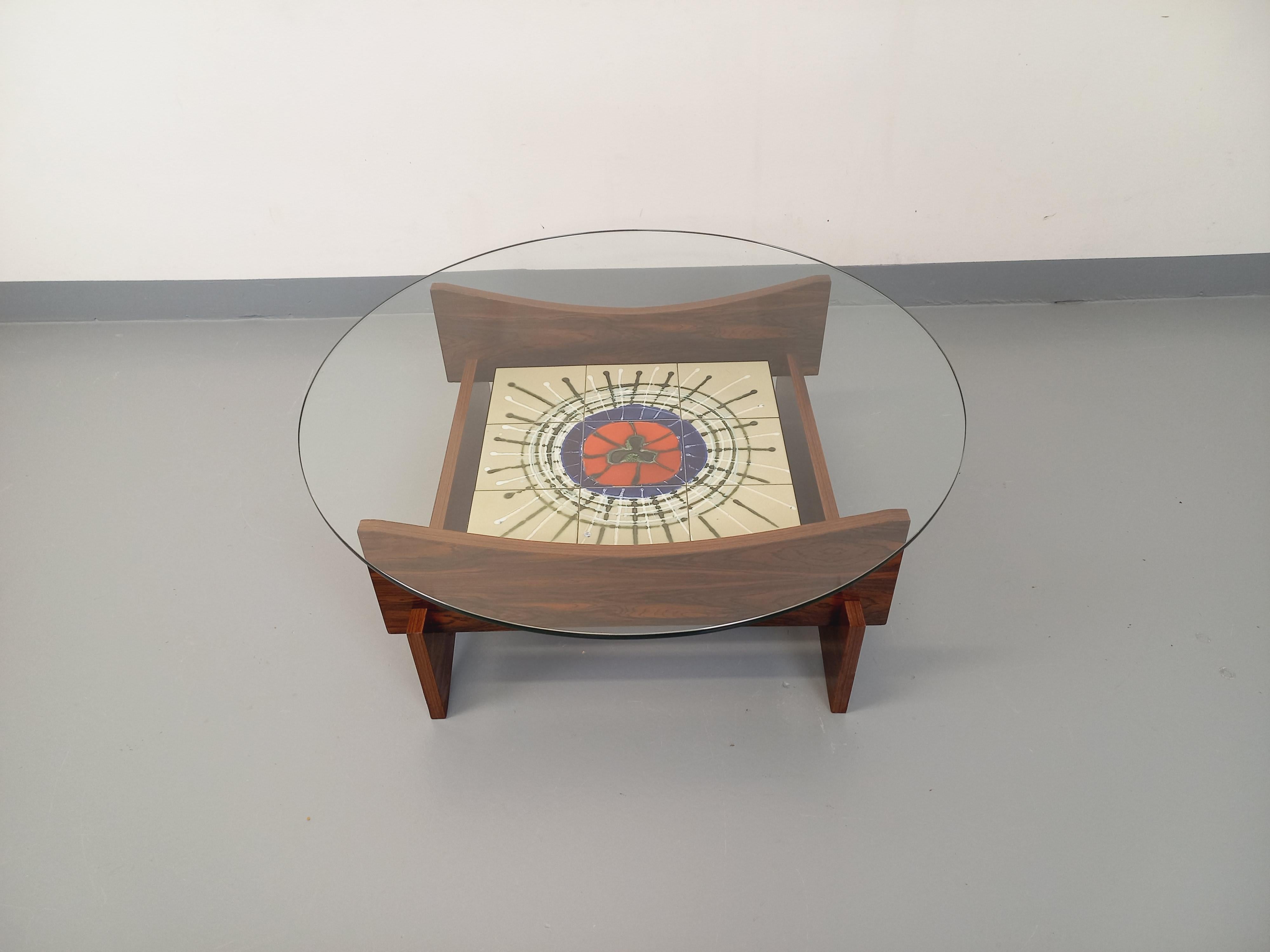 Table basse ronde 2 plateaux vintage des années 60 70 en verre, palissandre en vente 4