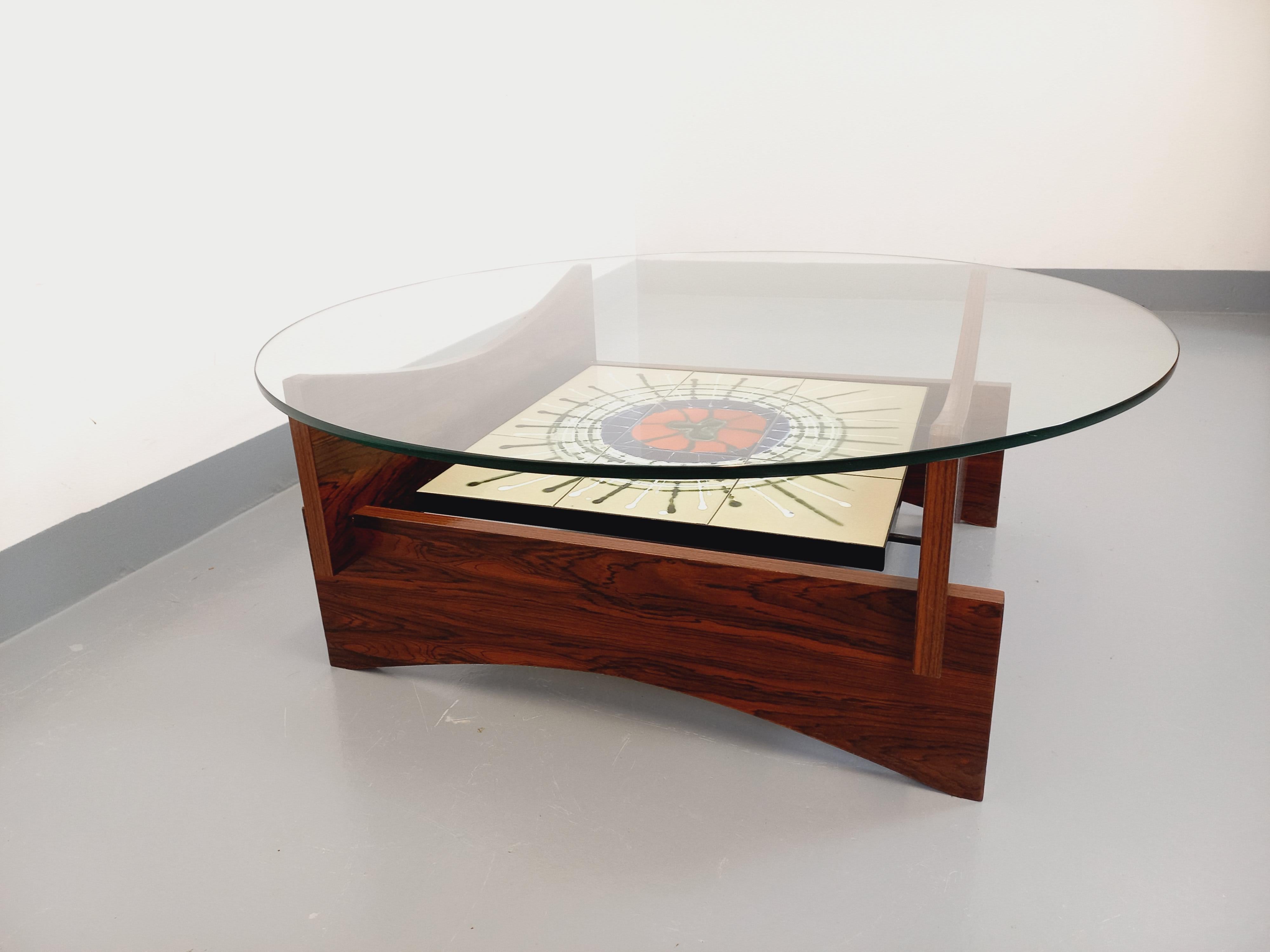 Table basse ronde 2 plateaux vintage des années 60 70 en verre, palissandre en vente 7