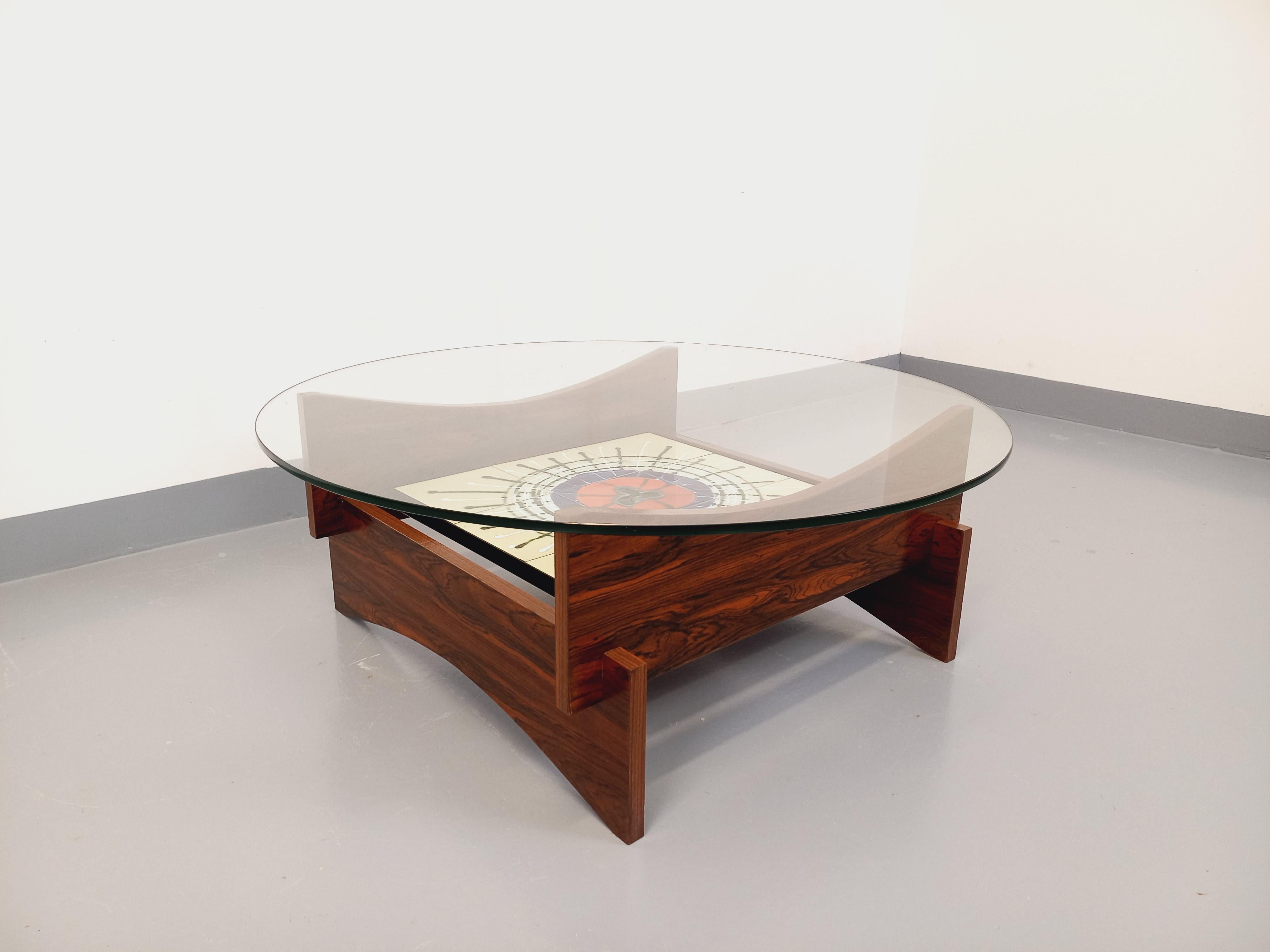 Mid-Century Modern Table basse ronde 2 plateaux vintage des années 60 70 en verre, palissandre en vente